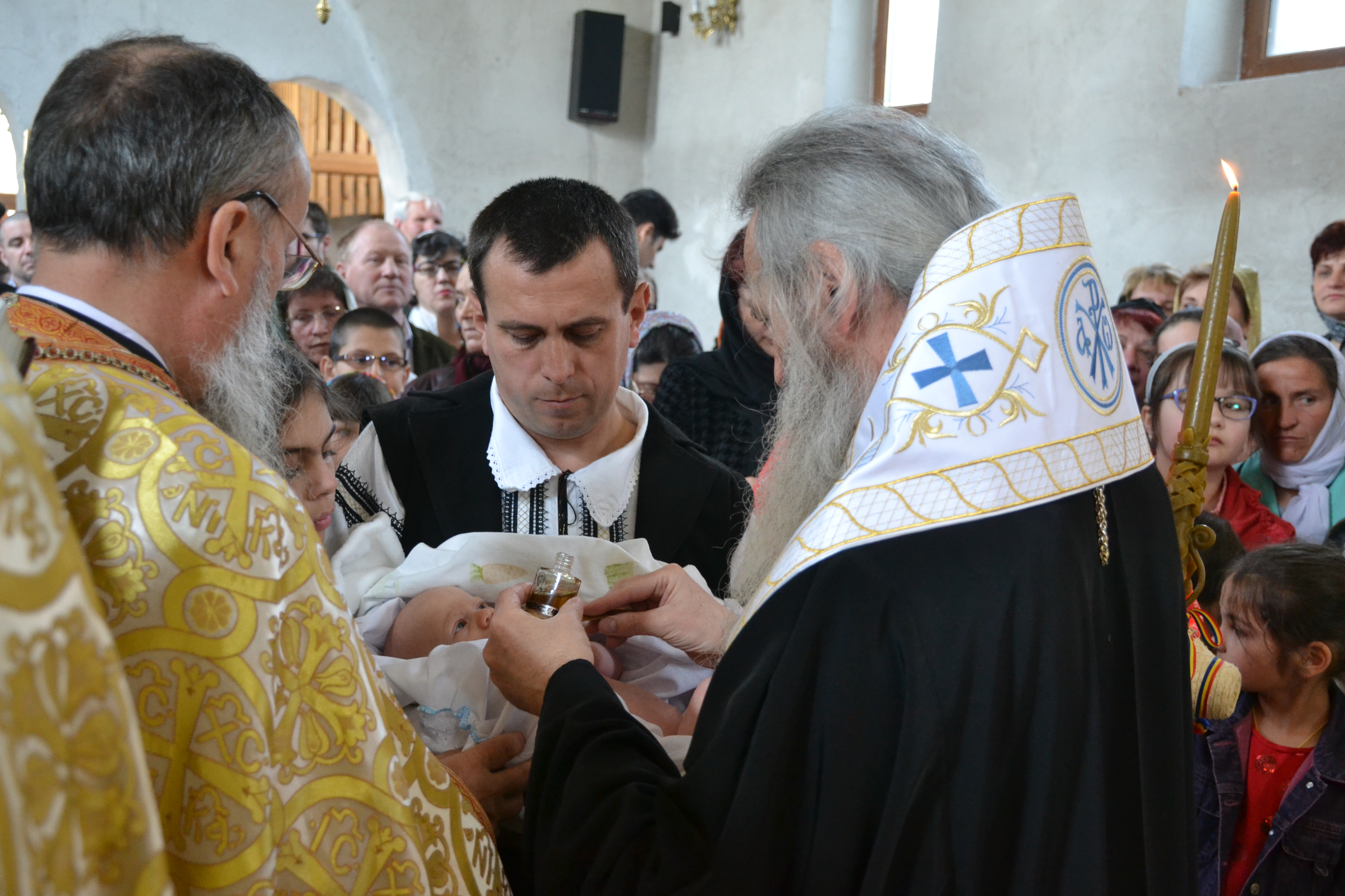 IPS Mitropolit Teofan a slujit Sfânta Liturghie și Taina Sfântului Botez în localitatea botoșăneană Agafton