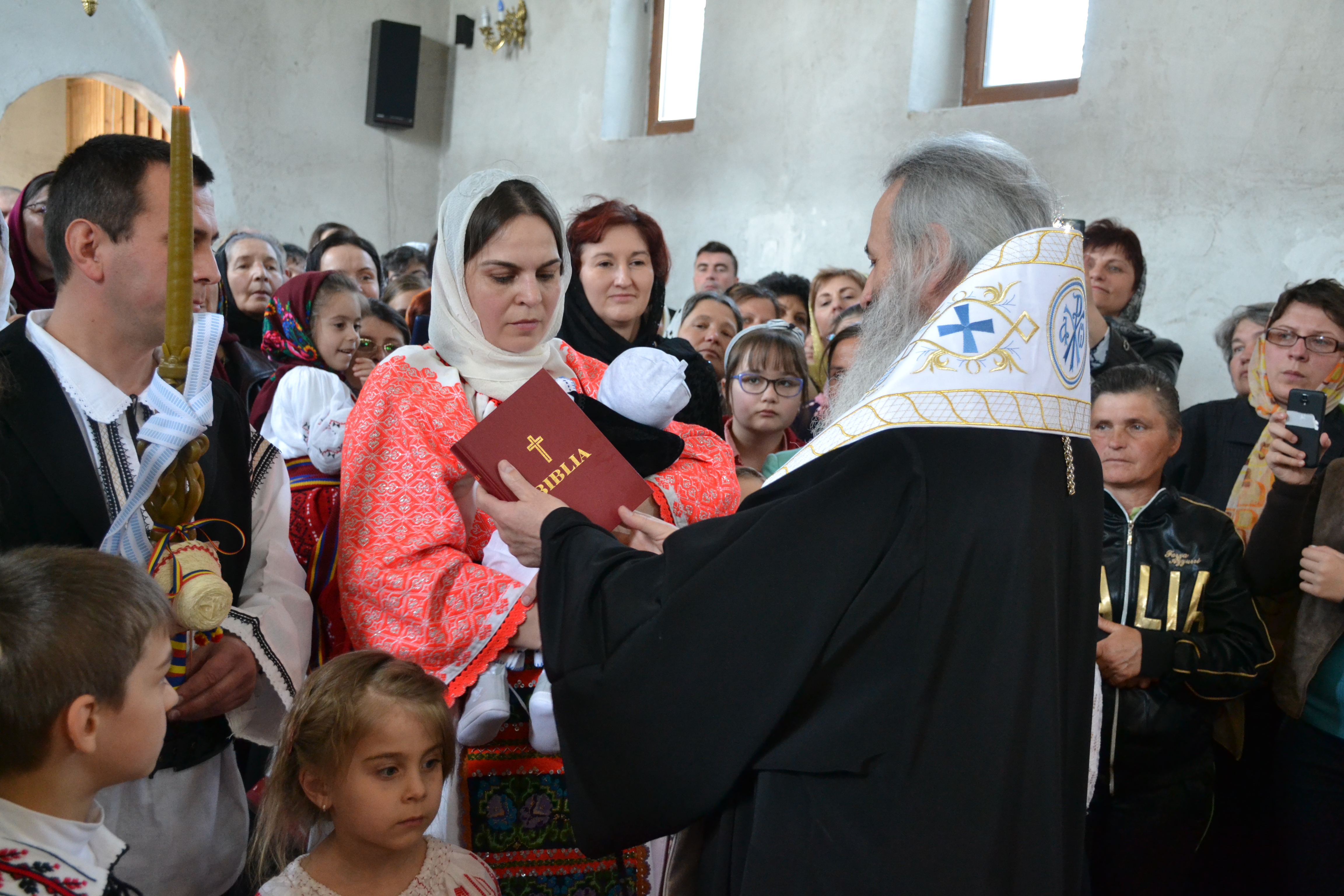IPS Mitropolit Teofan a slujit Sfânta Liturghie și Taina Sfântului Botez în localitatea botoșăneană Agafton