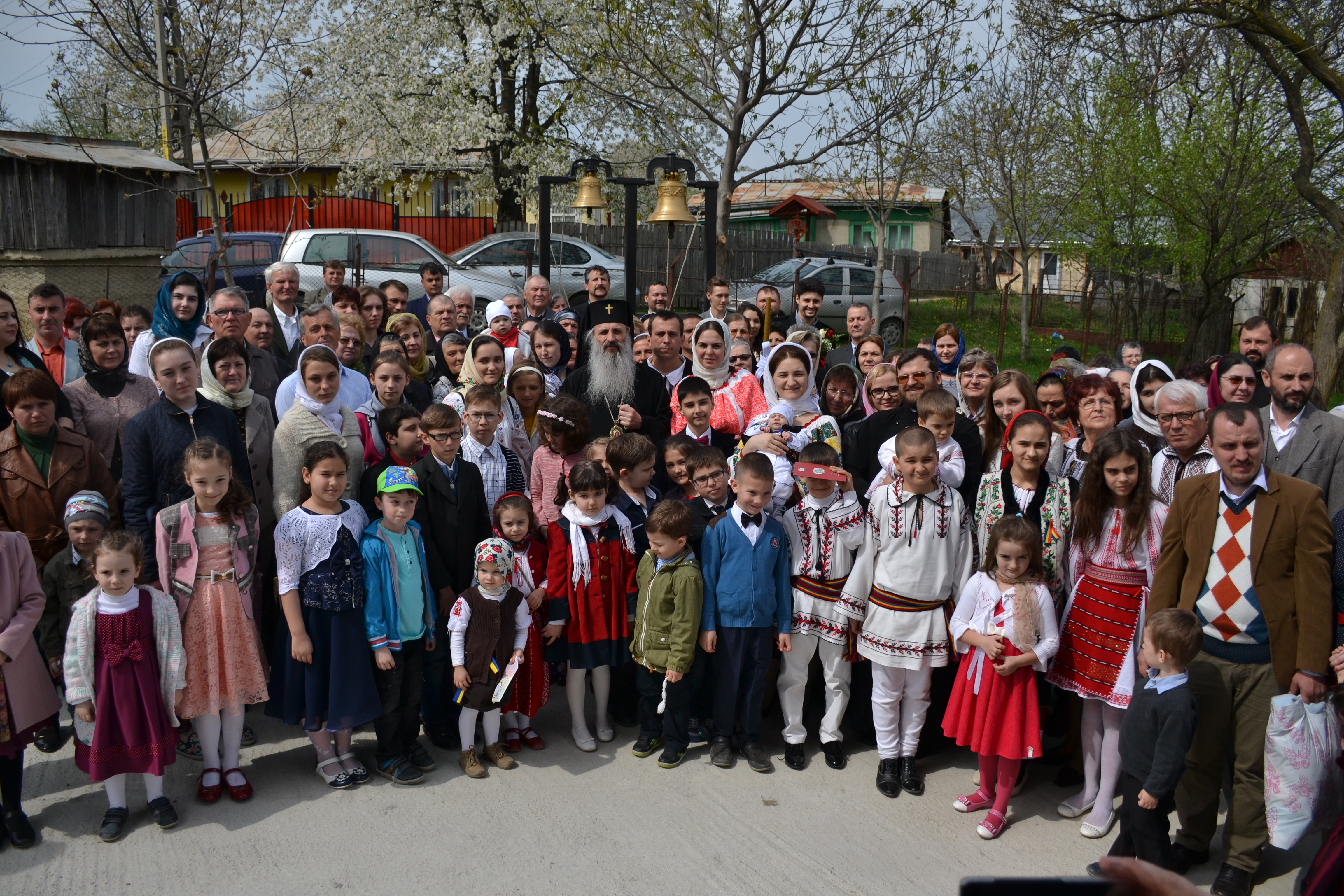 IPS Mitropolit Teofan a slujit Sfânta Liturghie și Taina Sfântului Botez în localitatea botoșăneană Agafton