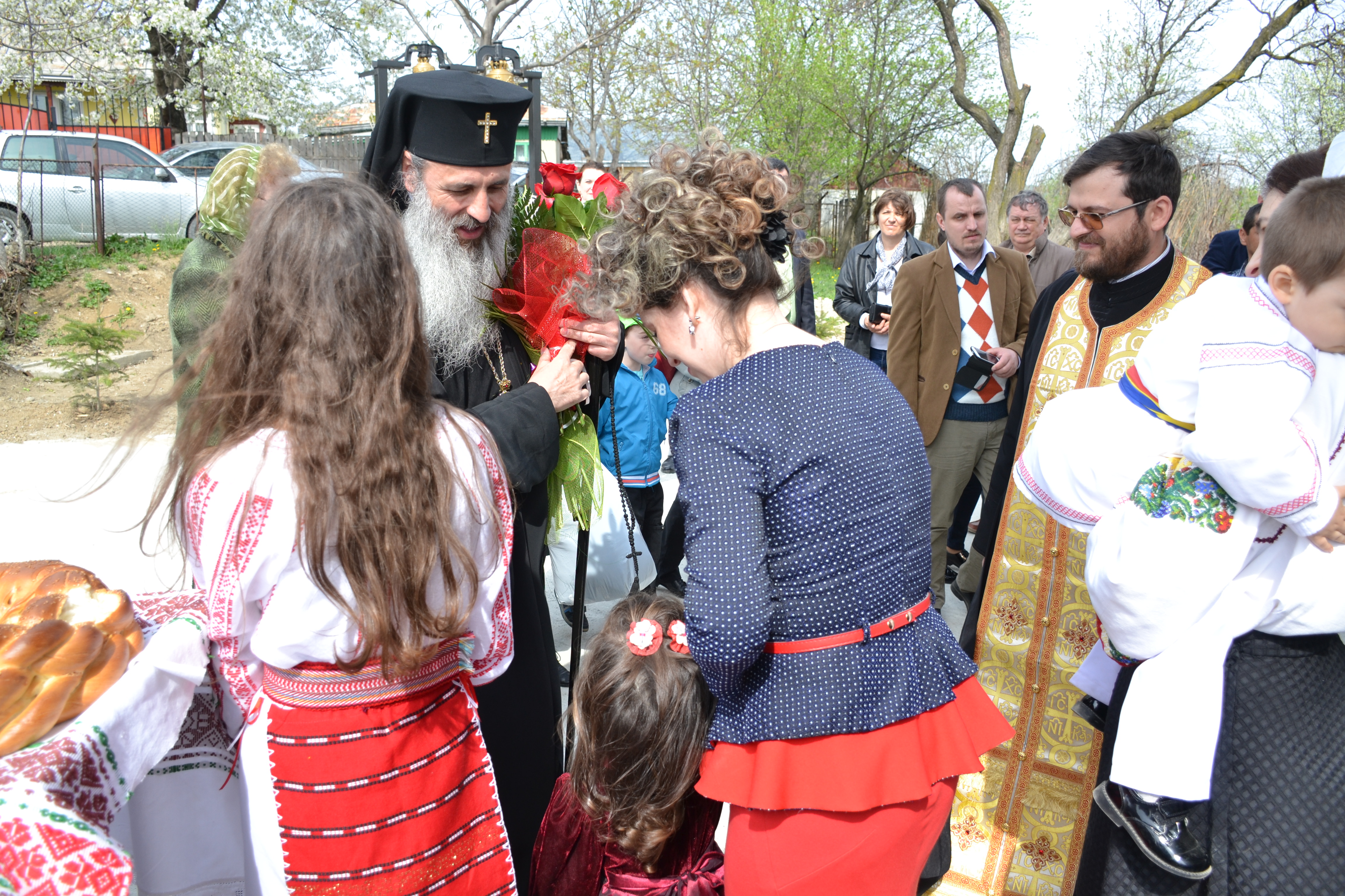 IPS Mitropolit Teofan a slujit Sfânta Liturghie și Taina Sfântului Botez în localitatea botoșăneană Agafton