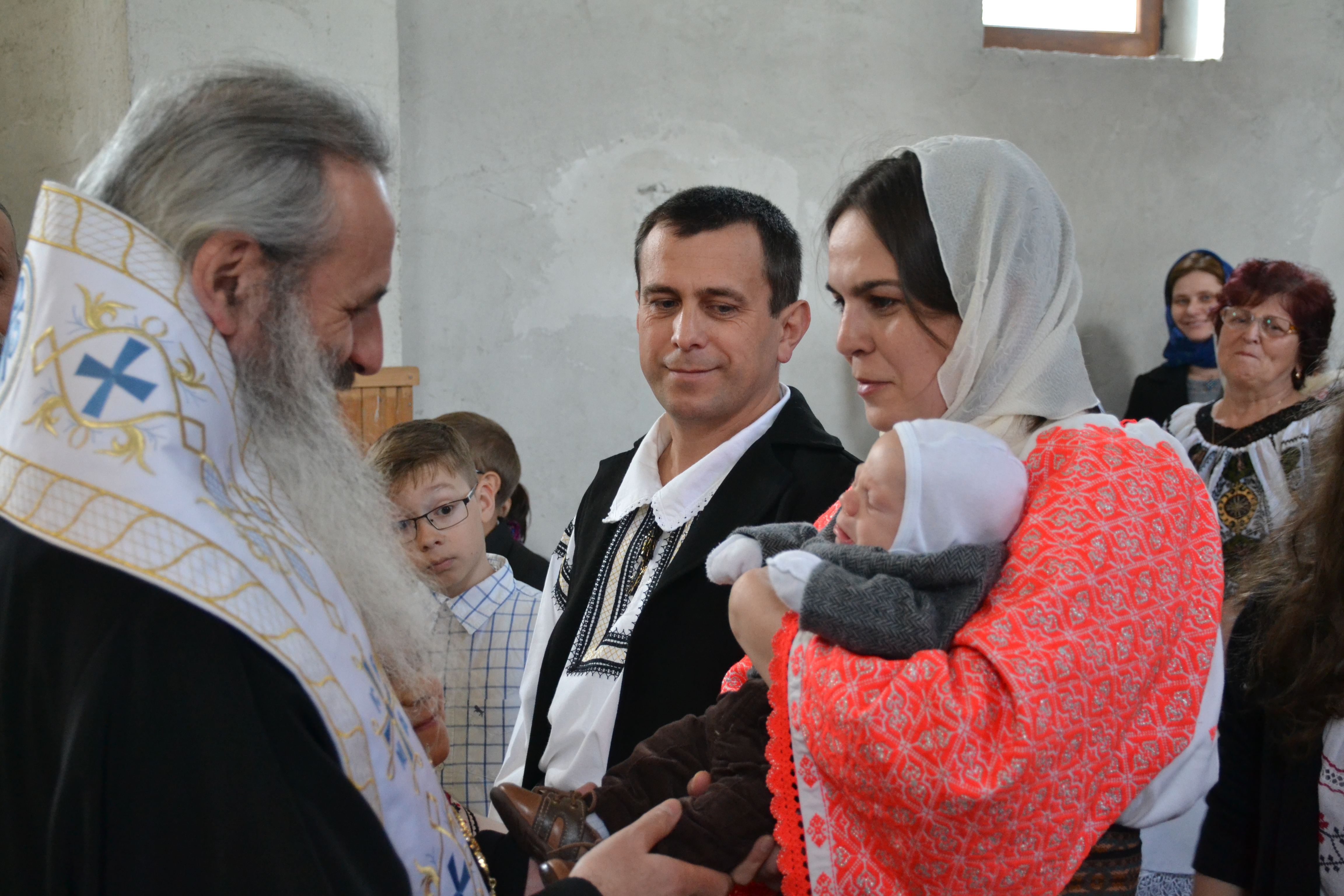 IPS Mitropolit Teofan a slujit Sfânta Liturghie și Taina Sfântului Botez în localitatea botoșăneană Agafton