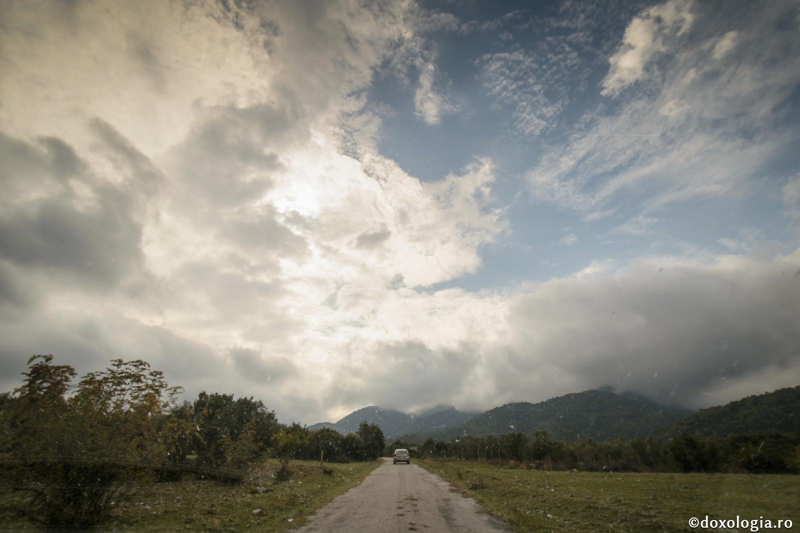 „Înțeleptul merge pe cărarea vieții, care duce în sus”