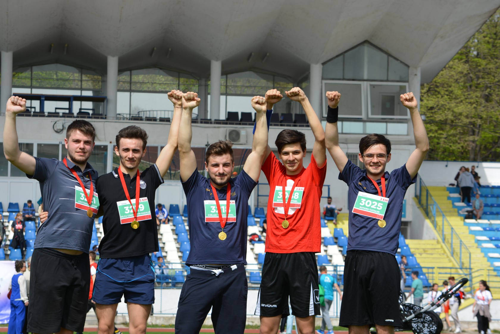 Cros pentru școli - „Cutia cu papucei pentru ei”