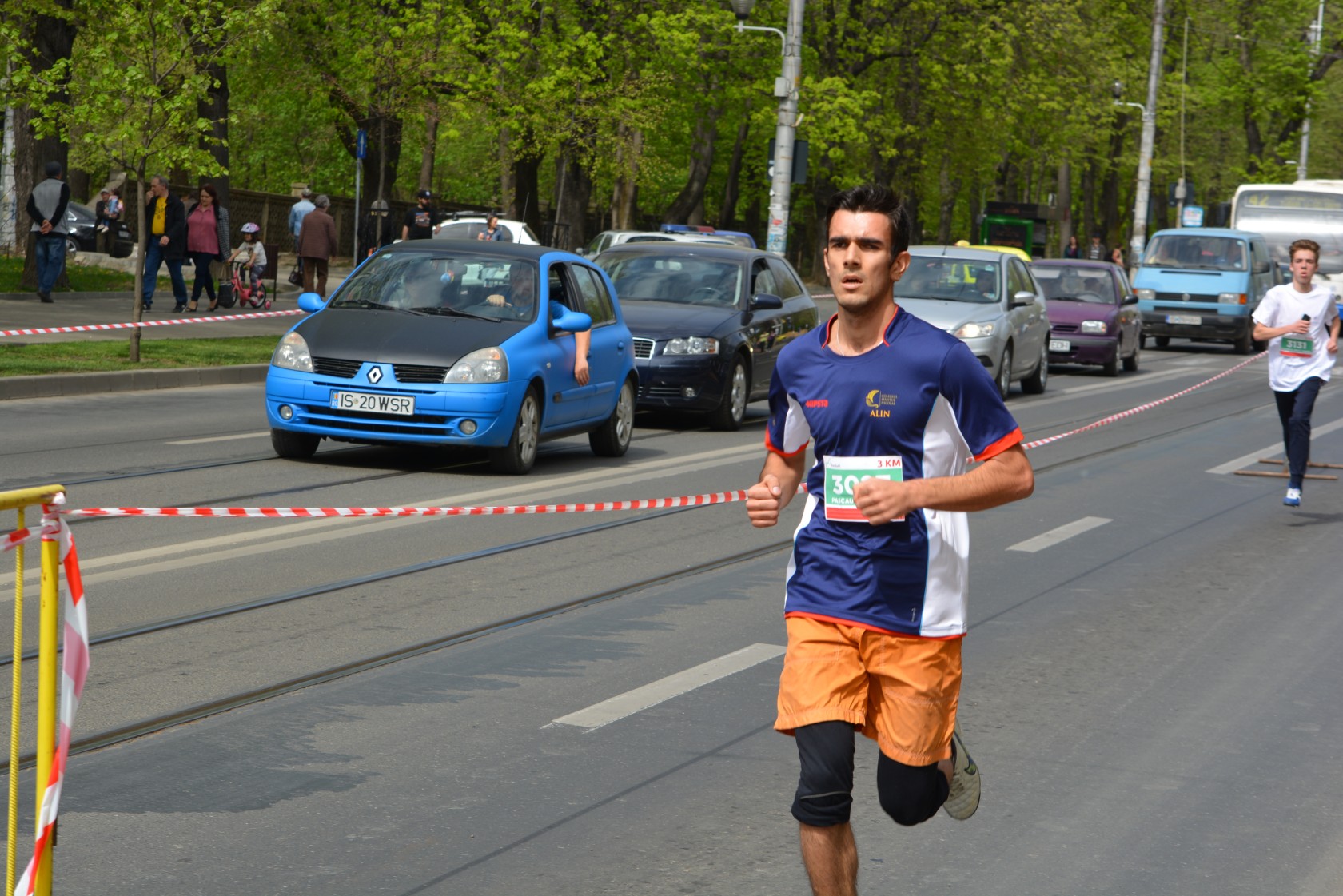 Cros pentru școli - „Cutia cu papucei pentru ei”