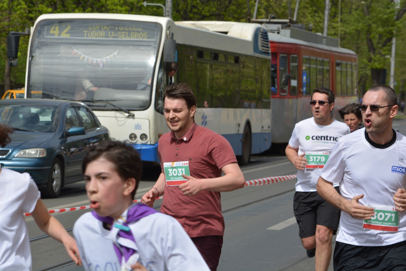 Cros pentru școli - „Cutia cu papucei pentru ei”