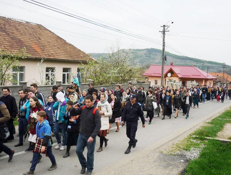 „Pelerinajul tinerilor pe jos”, în Arhiepiscopia Clujului „Pelerinajul tinerilor pe jos”, în Arhiepiscopia Clujului