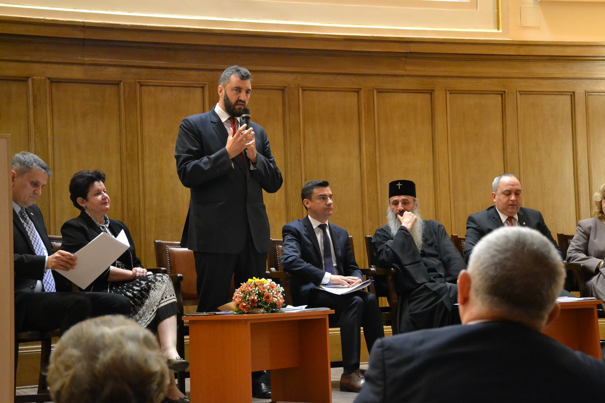 Dezbatere despre Educația pentru sănătate: „Prezenţa părinţilor, a tatălui şi a mamei, în centrul acestei preocupări, rămâne esenţială”