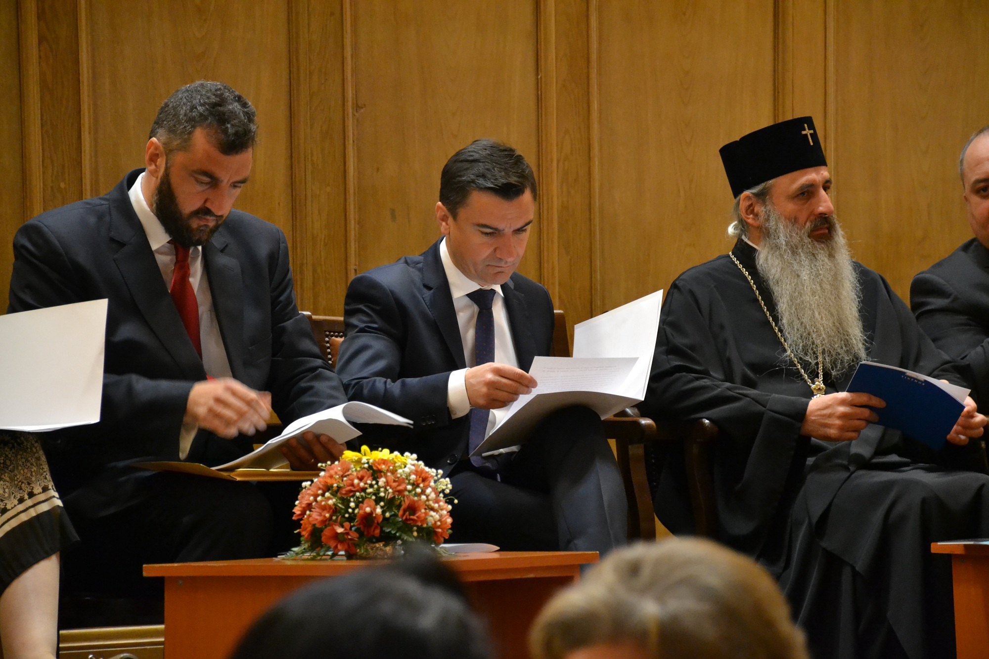 Dezbatere despre Educația pentru sănătate: „Prezenţa părinţilor, a tatălui şi a mamei, în centrul acestei preocupări, rămâne esenţială”