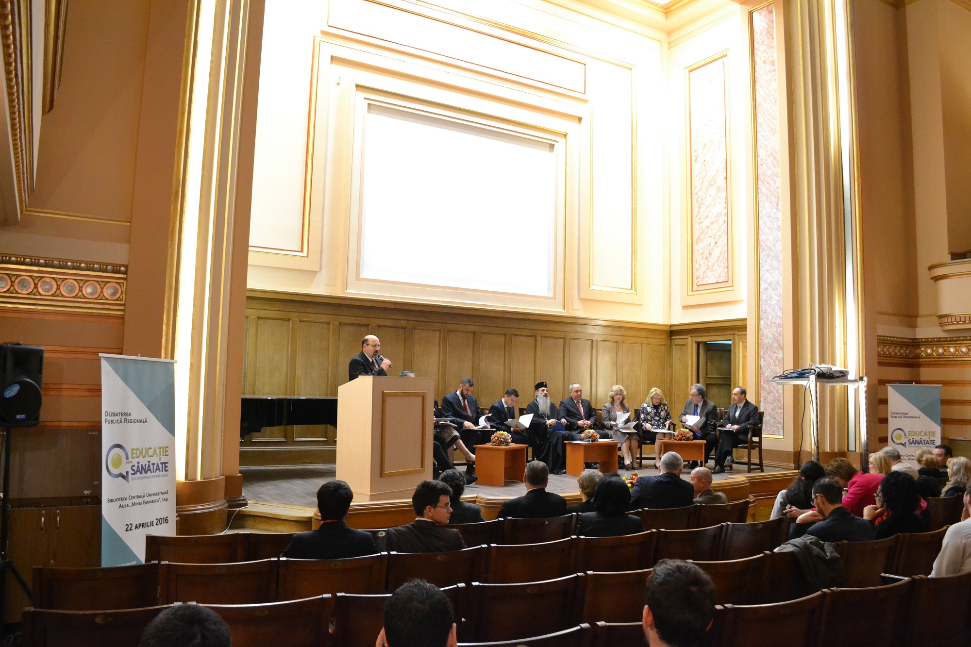 Dezbatere despre Educația pentru sănătate: „Prezenţa părinţilor, a tatălui şi a mamei, în centrul acestei preocupări, rămâne esenţială”