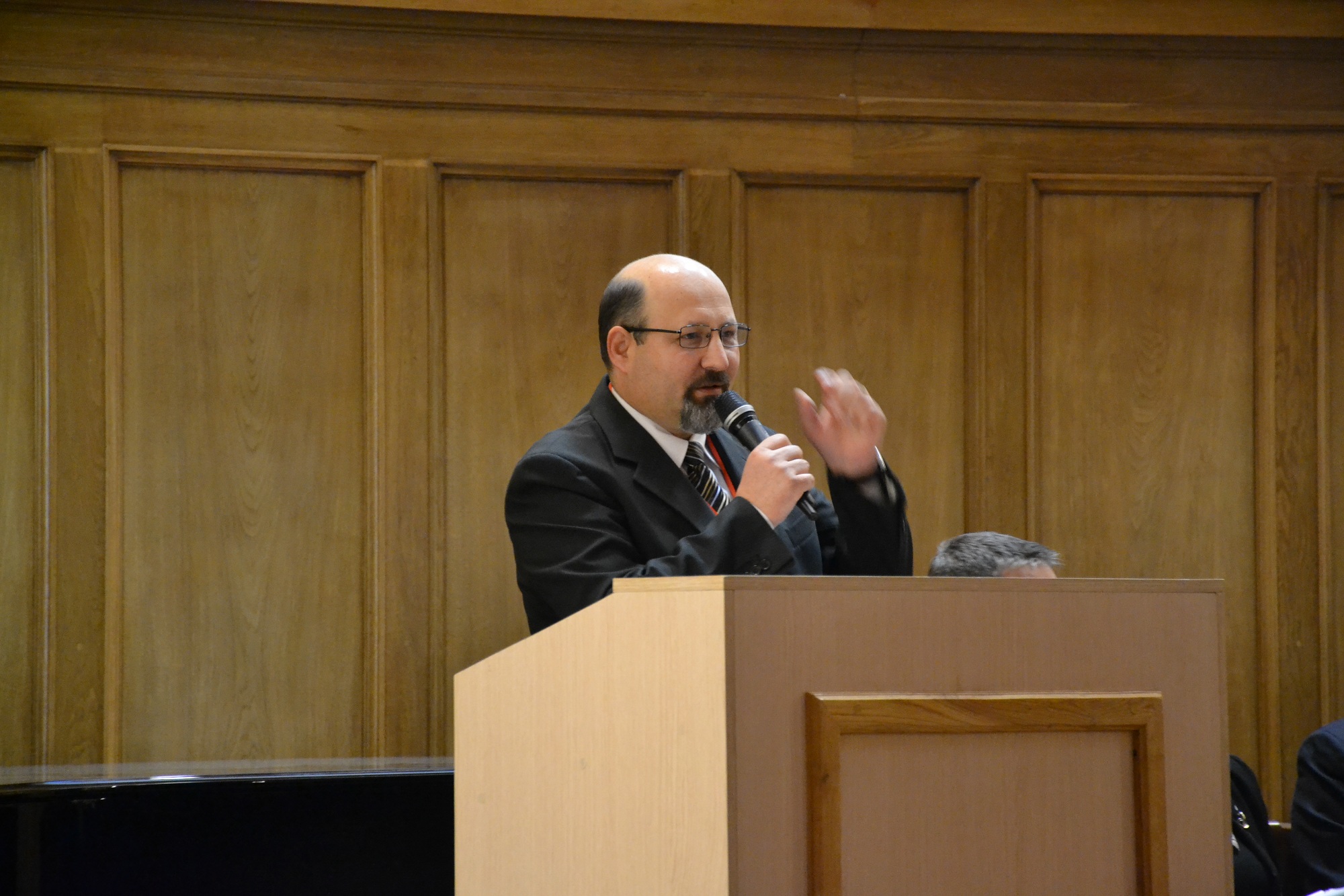 Dezbatere despre Educația pentru sănătate: „Prezenţa părinţilor, a tatălui şi a mamei, în centrul acestei preocupări, rămâne esenţială”