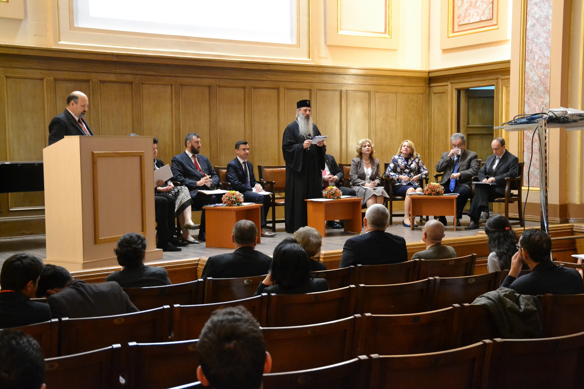 Dezbatere despre Educația pentru sănătate: „Prezenţa părinţilor, a tatălui şi a mamei, în centrul acestei preocupări, rămâne esenţială”