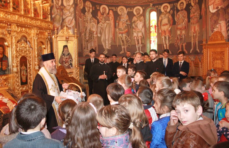 Daruri pentru copiii şi tinerii de la Seminarul teologic „Sfântul Apostol Andrei” din Galaţi