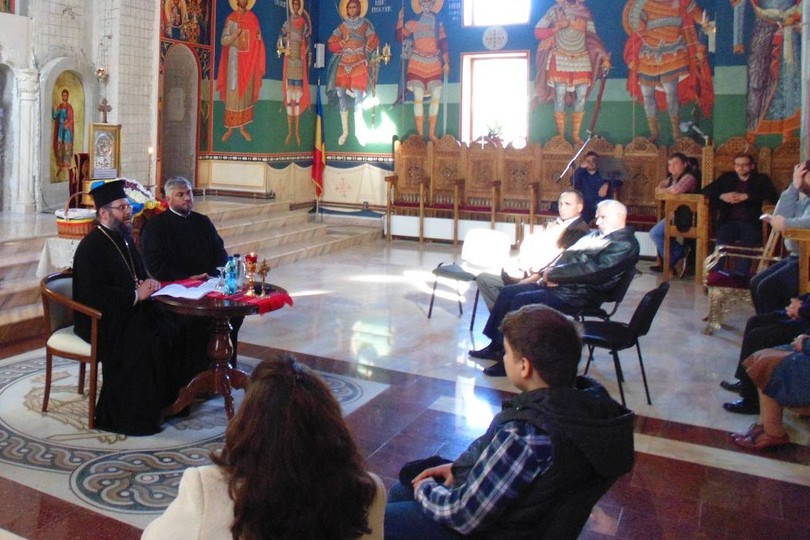 Seară dedicată Sfintei Cruci în Campusul „Tudor Vladimirescu“