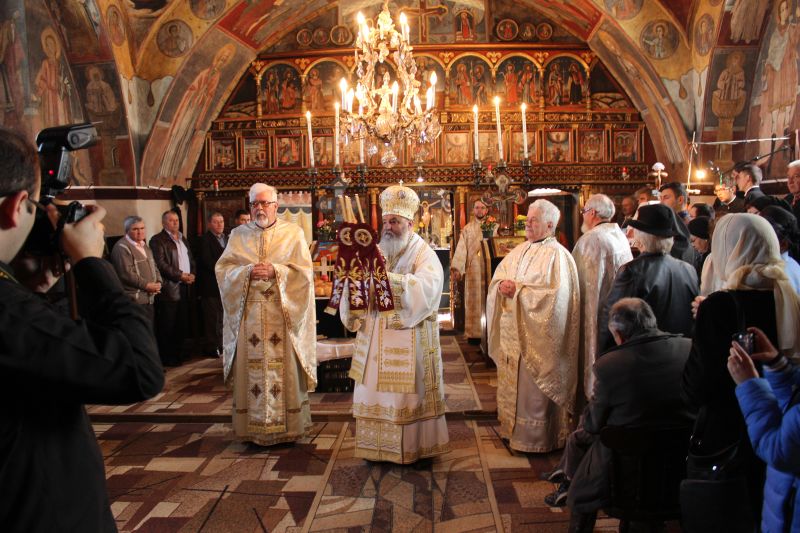 Slujire arhierească la Mândra, în judeţul Braşov