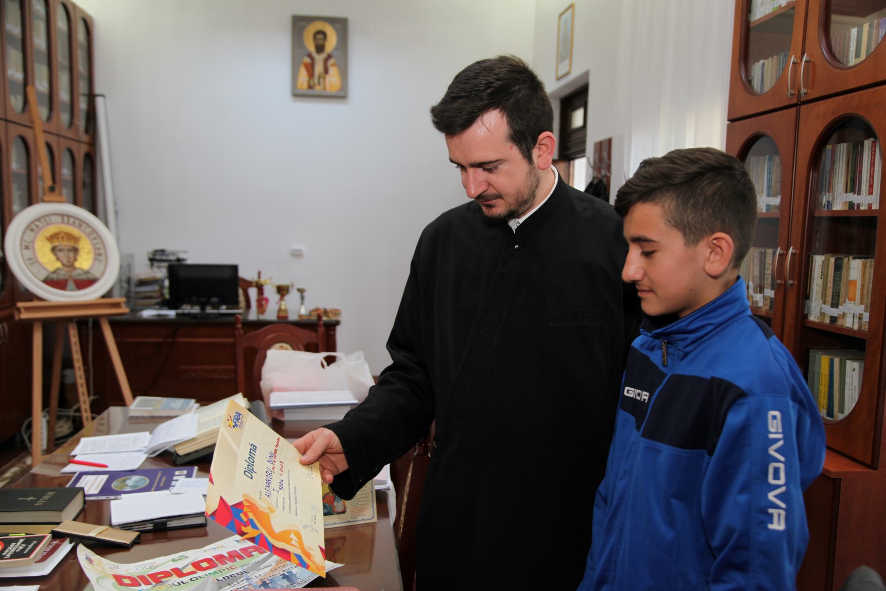 Un tânăr sportiv de performanță, premiat de Arhiepiscopia Buzăului și Vrancei