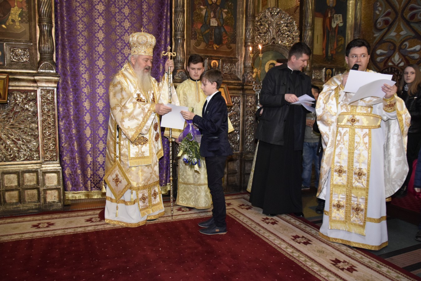 Olimpicii clujeni au fost premiaţi în Catedrala Mitropolitană Olimpicii clujeni au fost premiaţi în Catedrala Mitropolitană