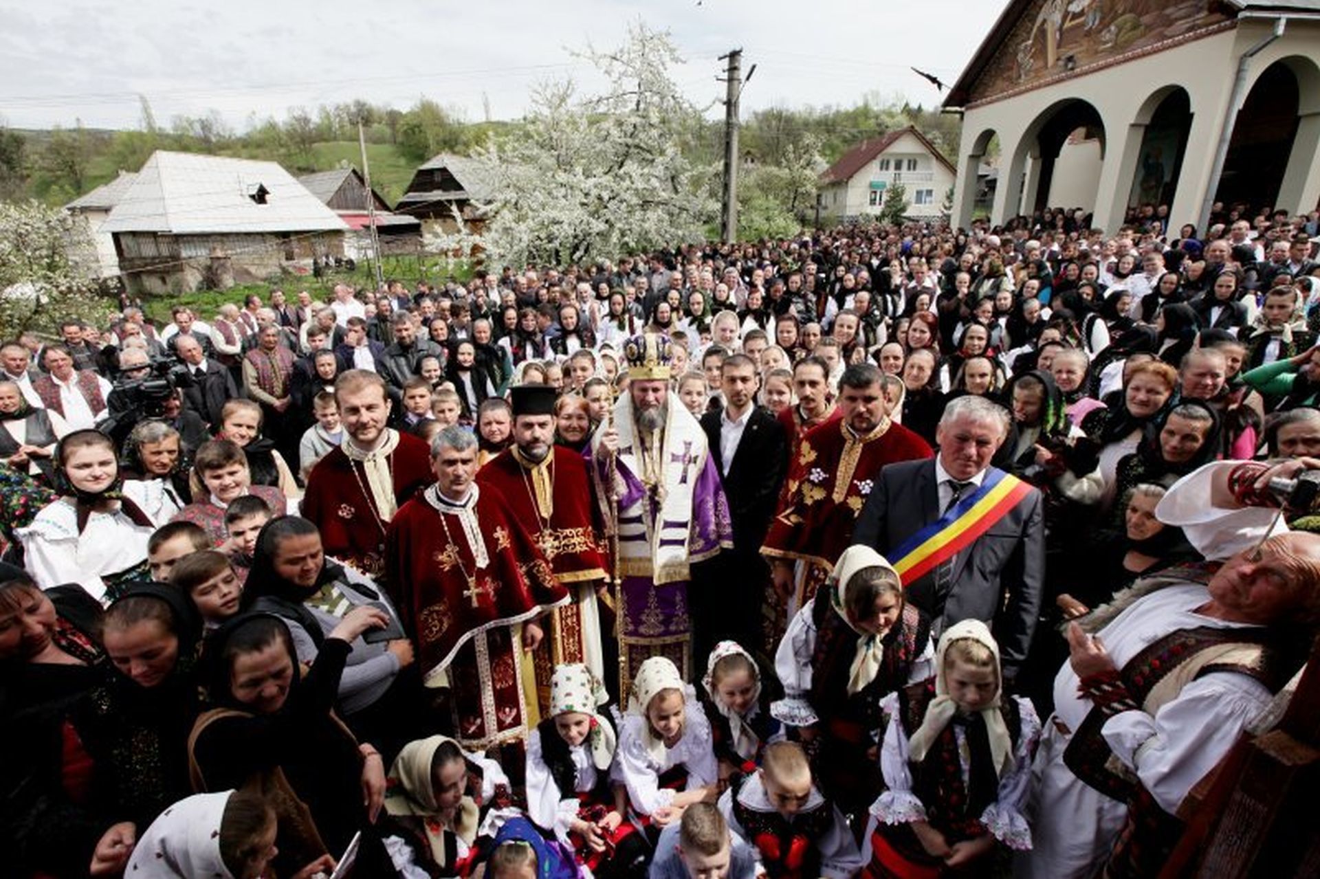 Preasfinţitul Părinte Iustin: „Iisus Hristos este soluţia pentru toate şi-i aşteaptă pe tineri”