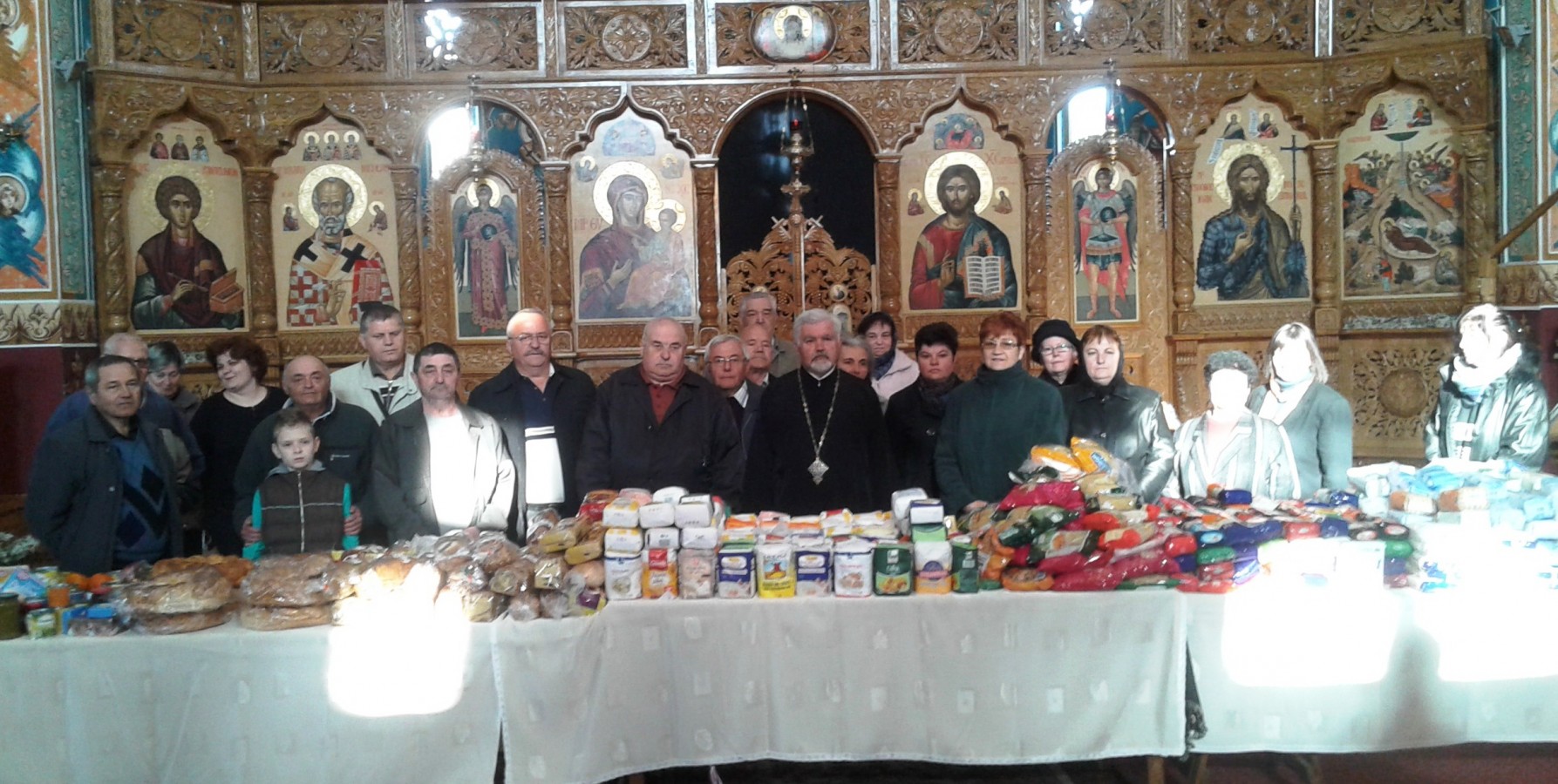 Pachete cu alimente de Paşti pentru familiile nevoiaşe din Baia Mare Pachete cu alimente de Paşti pentru familiile nevoiaşe din Baia Mare