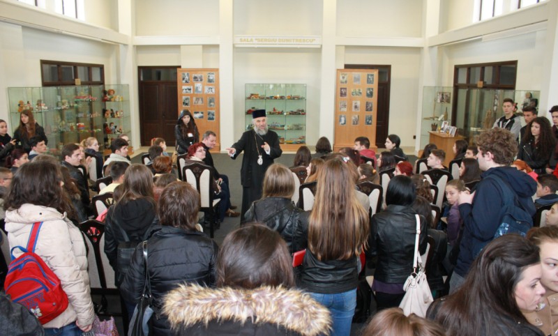 Olimpicii la istorie au vizitat Muzeul Istoriei, Culturii şi Spiritualităţii Creştine de la Dunărea de Jos