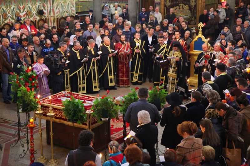 Slujba Prohodului Domnului, la Catedrala Mitropolitană din Sibiu