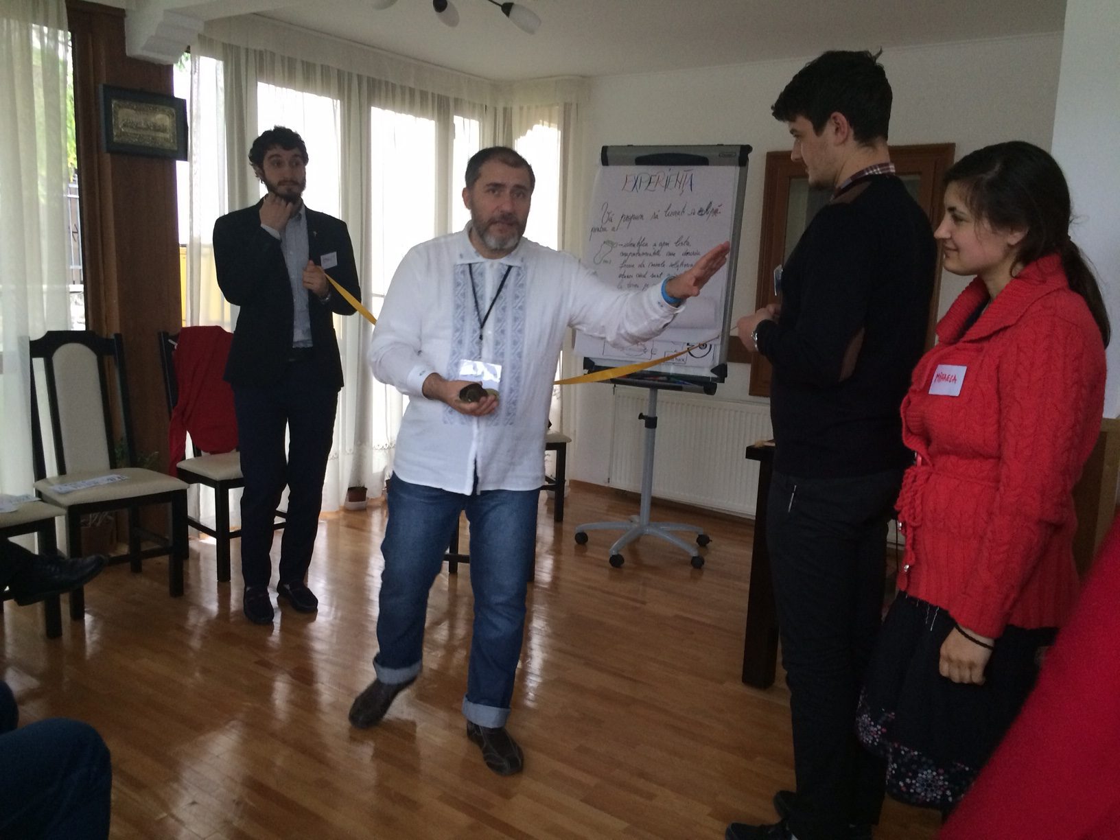 Preotul și tinerii, la poalele Ceahlăului