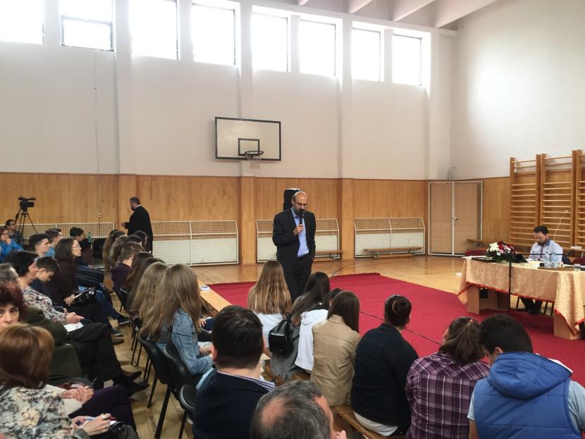 Conferinţe la Oneşti şi Botoşani