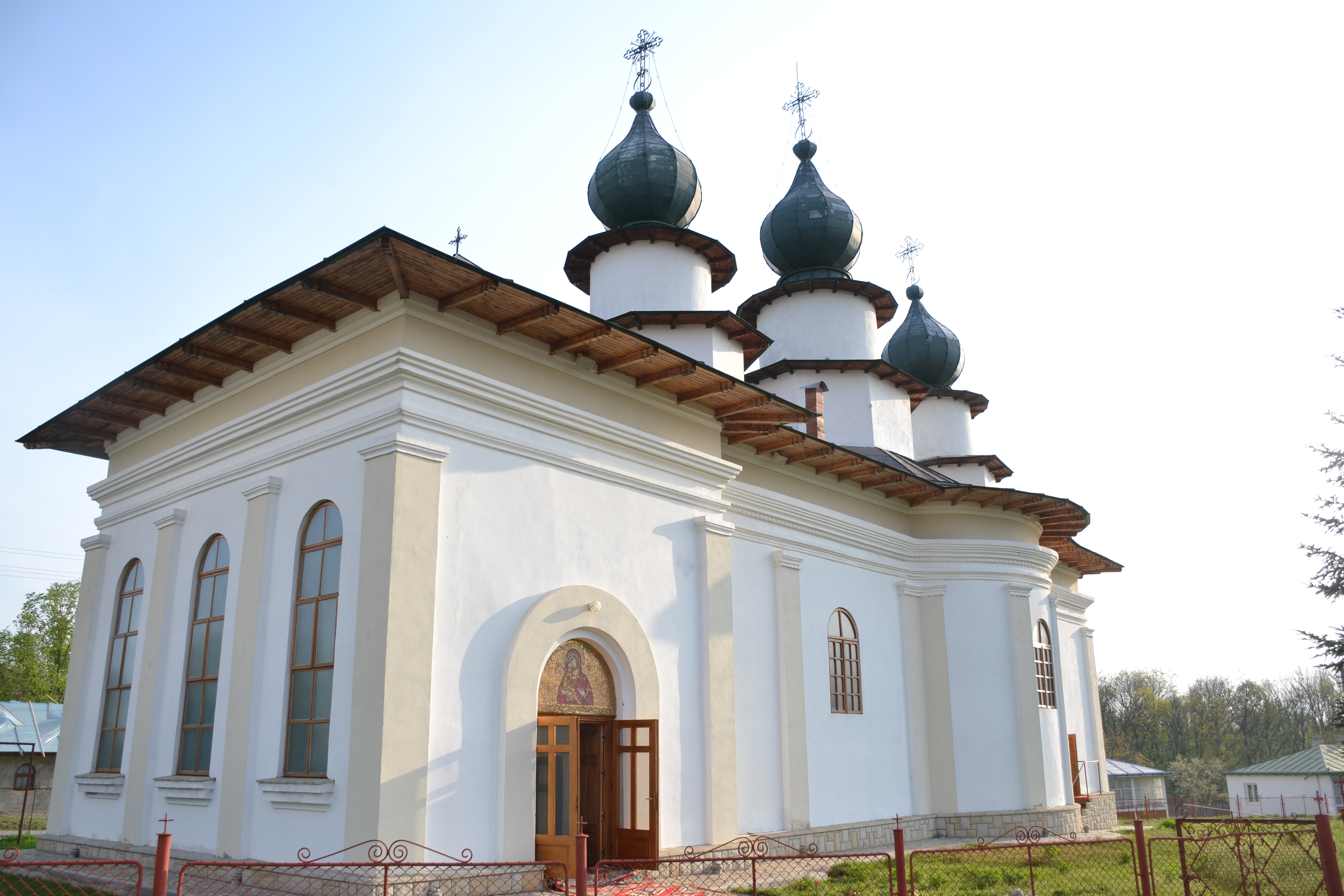 IPS Mitropolit Teofan a slujit Sfânta Liturghie și Taina Sfântului Botez în localitatea botoșăneană Agafton