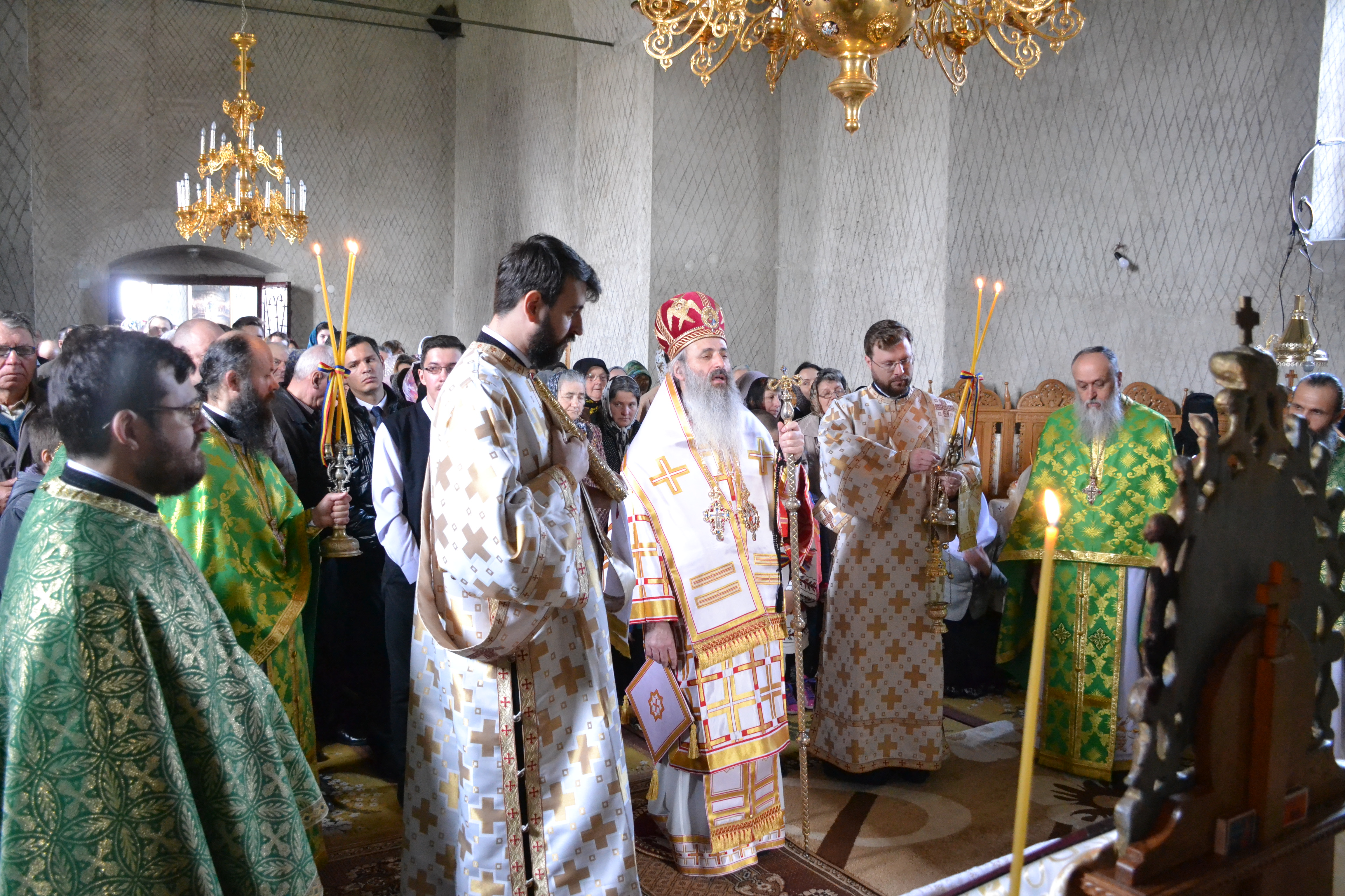 IPS Mitropolit Teofan a slujit Sfânta Liturghie și Taina Sfântului Botez în localitatea botoșăneană Agafton