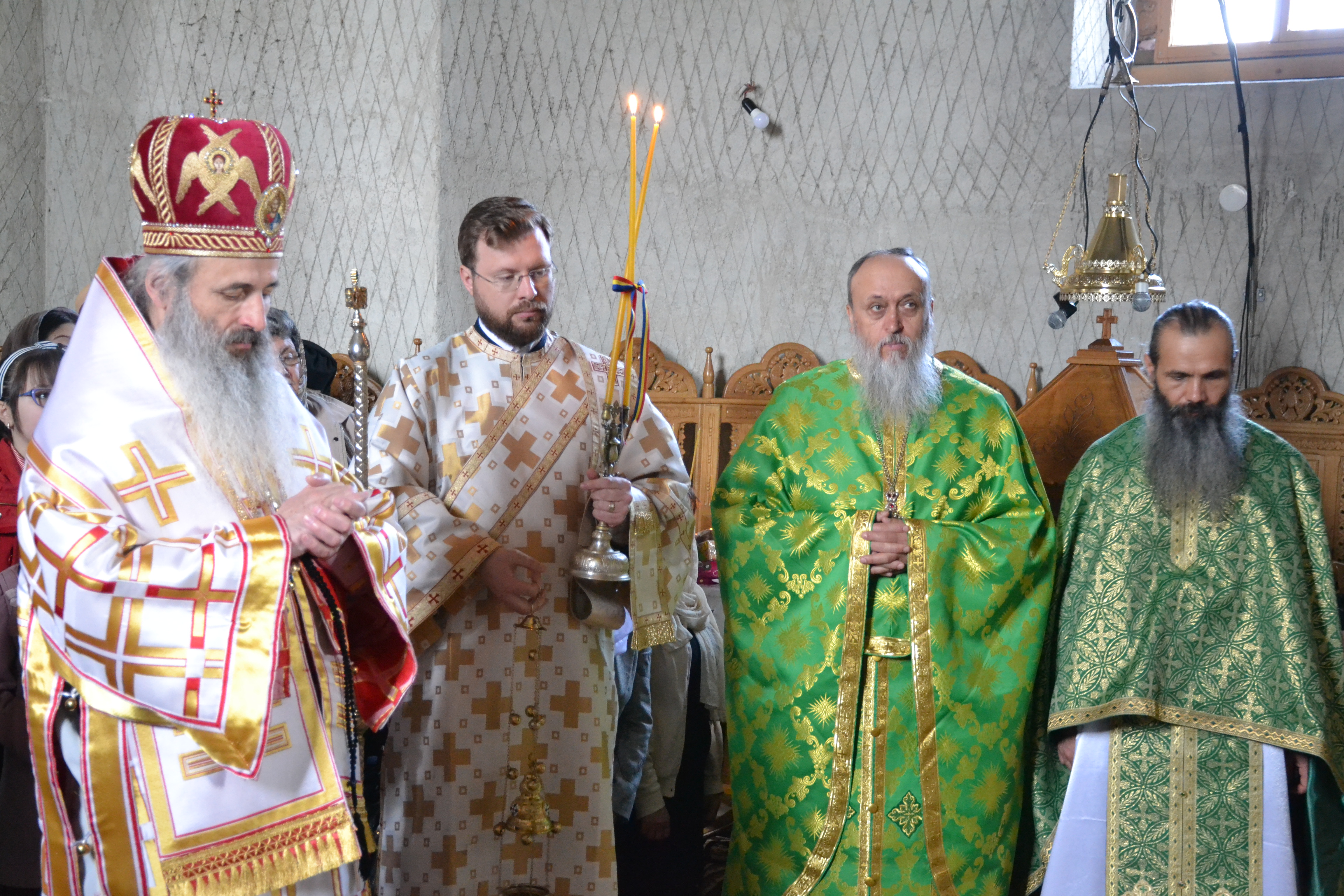 IPS Mitropolit Teofan a slujit Sfânta Liturghie și Taina Sfântului Botez în localitatea botoșăneană Agafton