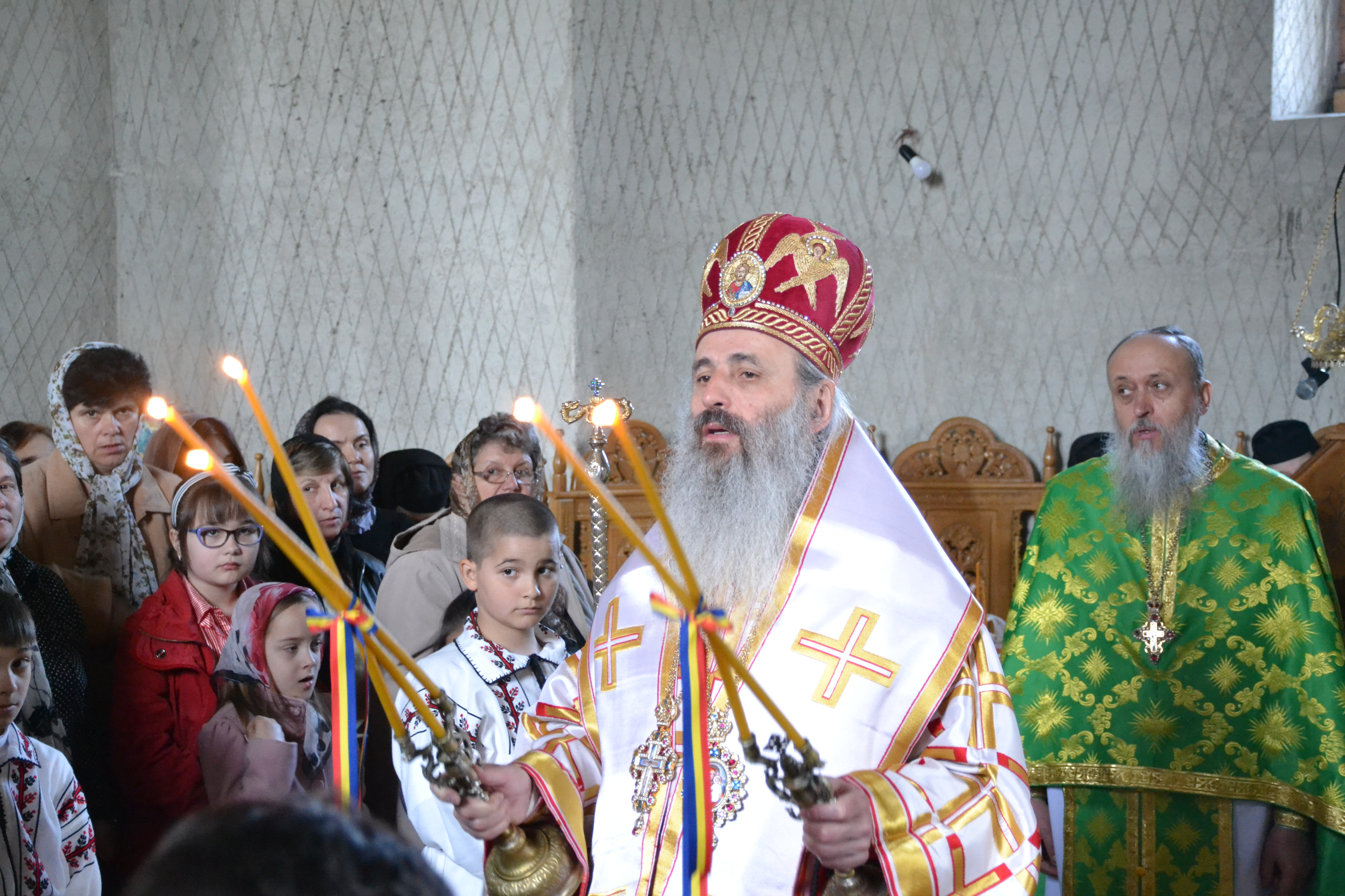 IPS Mitropolit Teofan a slujit Sfânta Liturghie și Taina Sfântului Botez în localitatea botoșăneană Agafton