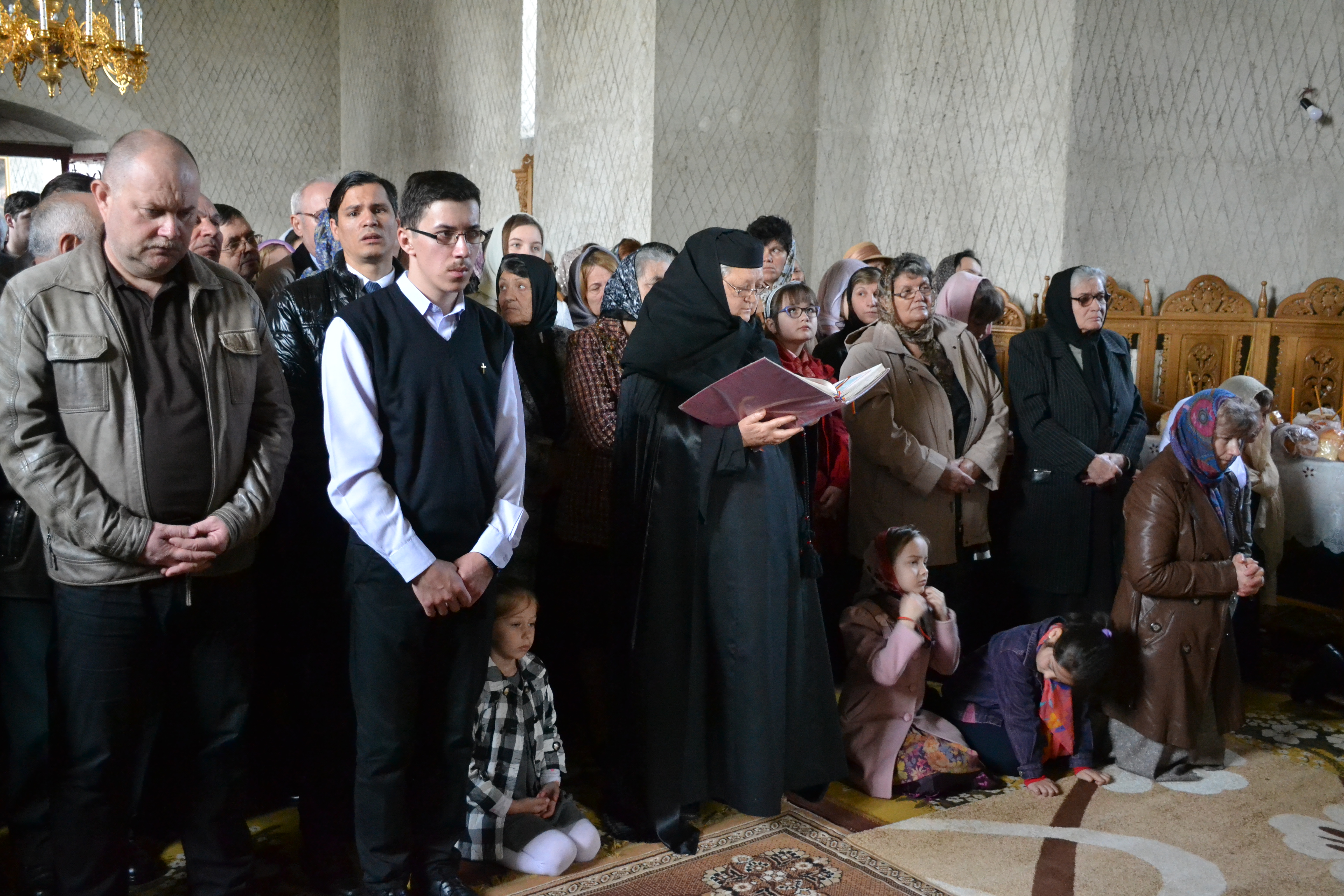 IPS Mitropolit Teofan a slujit Sfânta Liturghie și Taina Sfântului Botez în localitatea botoșăneană Agafton