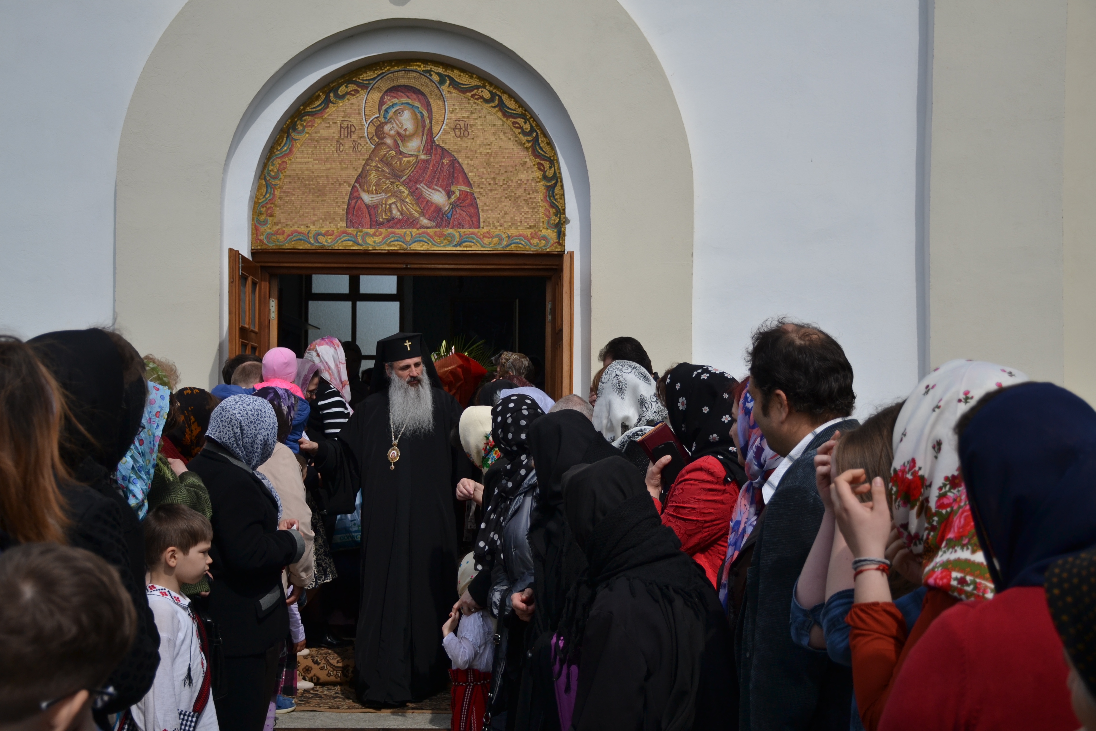 IPS Mitropolit Teofan a slujit Sfânta Liturghie și Taina Sfântului Botez în localitatea botoșăneană Agafton