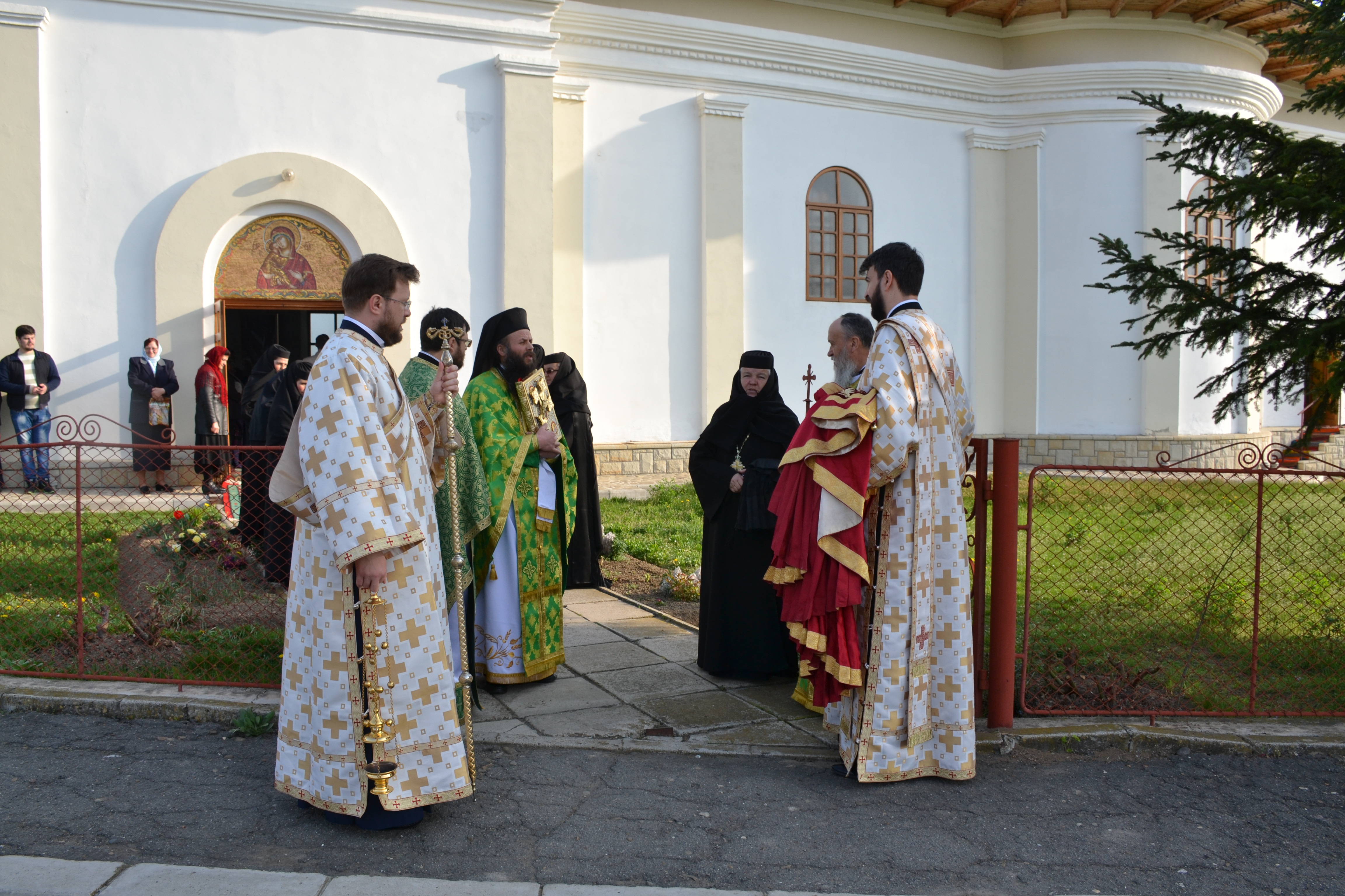 IPS Mitropolit Teofan a slujit Sfânta Liturghie și Taina Sfântului Botez în localitatea botoșăneană Agafton