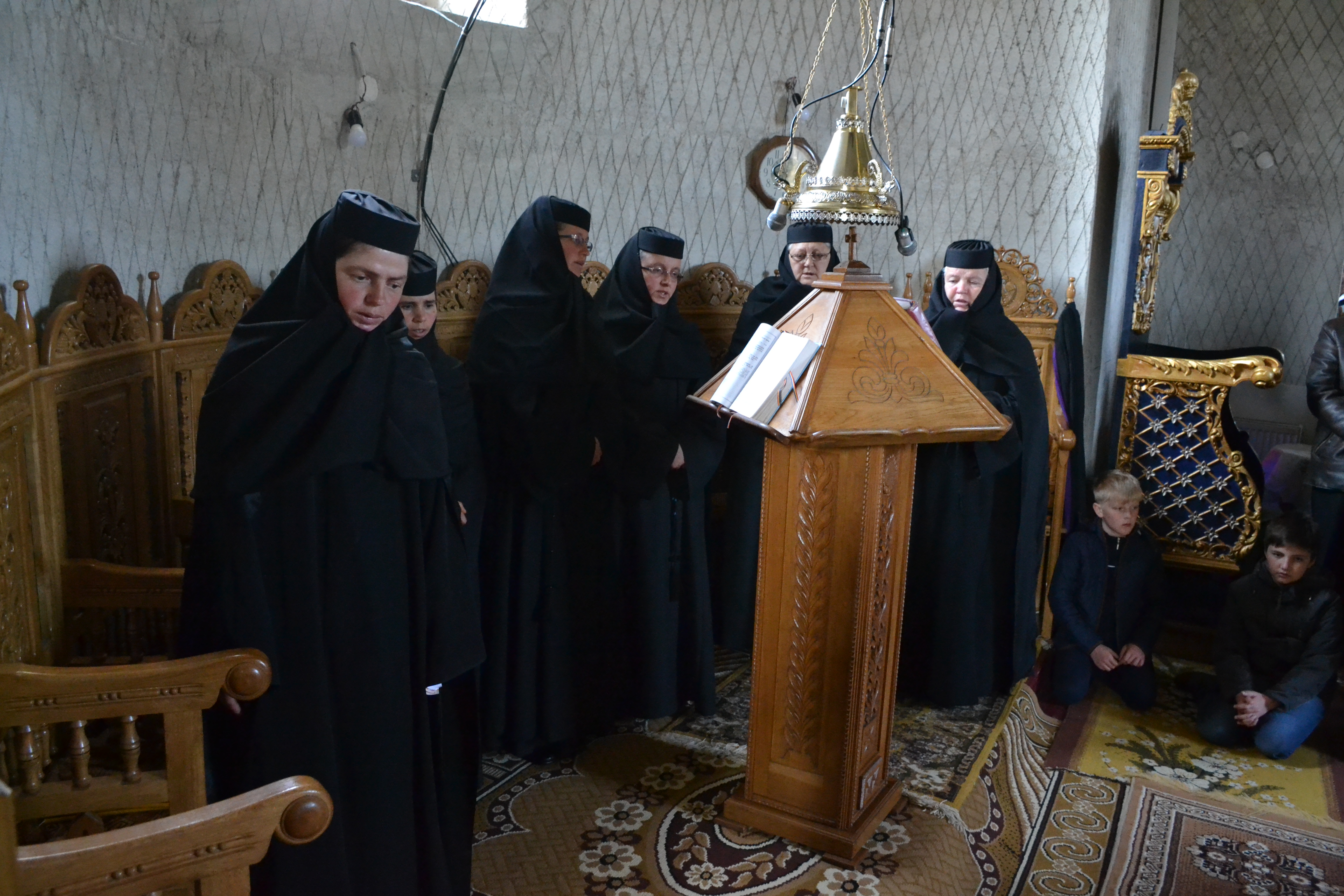 IPS Mitropolit Teofan a slujit Sfânta Liturghie și Taina Sfântului Botez în localitatea botoșăneană Agafton