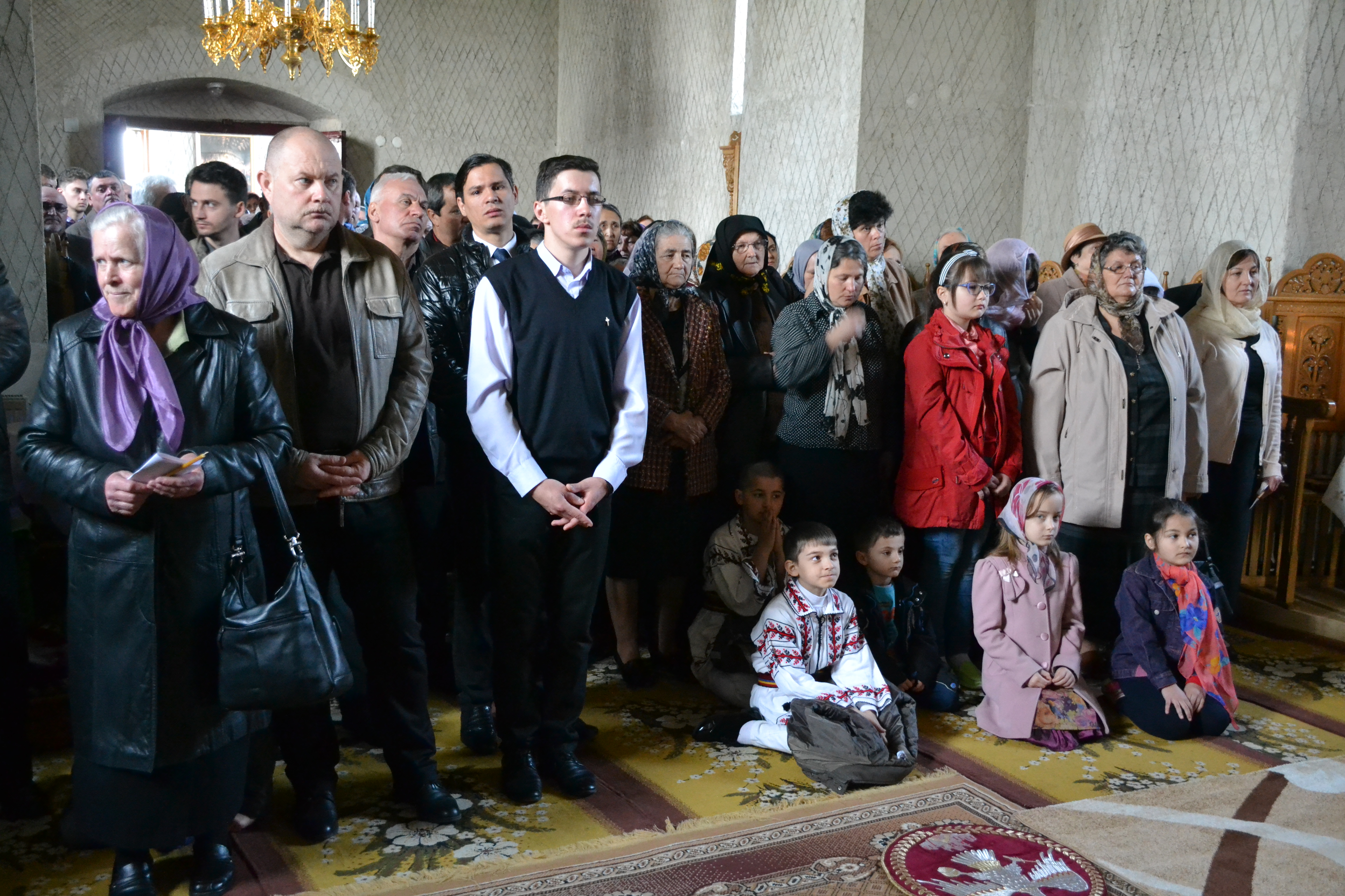 IPS Mitropolit Teofan a slujit Sfânta Liturghie și Taina Sfântului Botez în localitatea botoșăneană Agafton