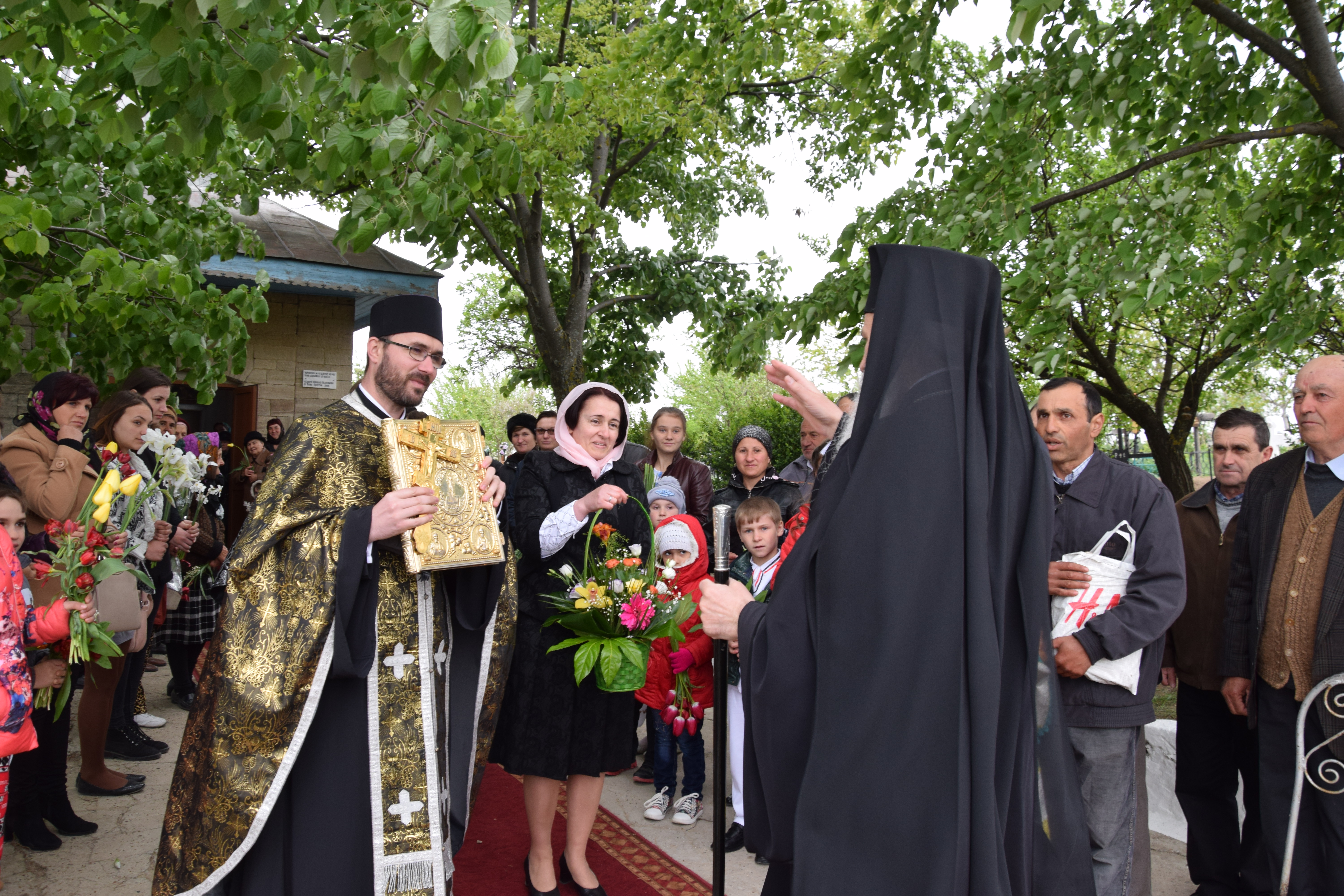 Denie arhierească la Parohia „Sfinţii Voievozi“ din Podolenii de Sus