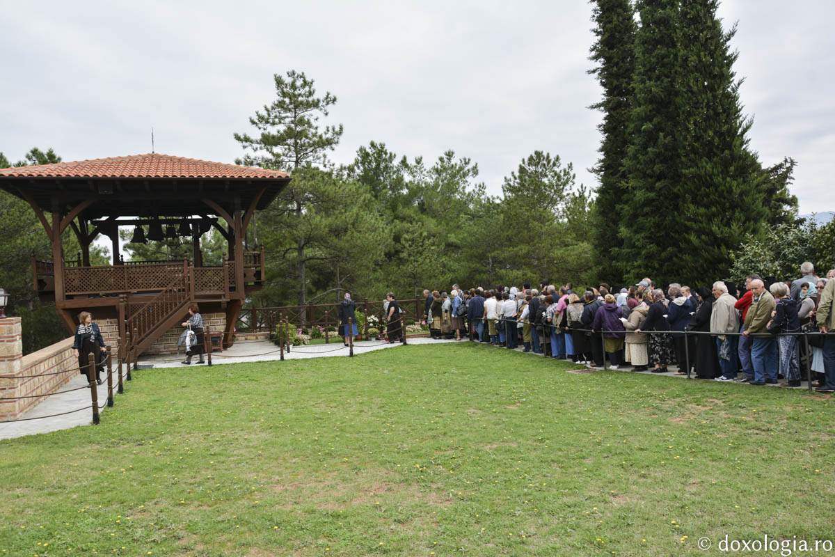 (Foto) La mormântul Sfântului Paisie Aghioritul