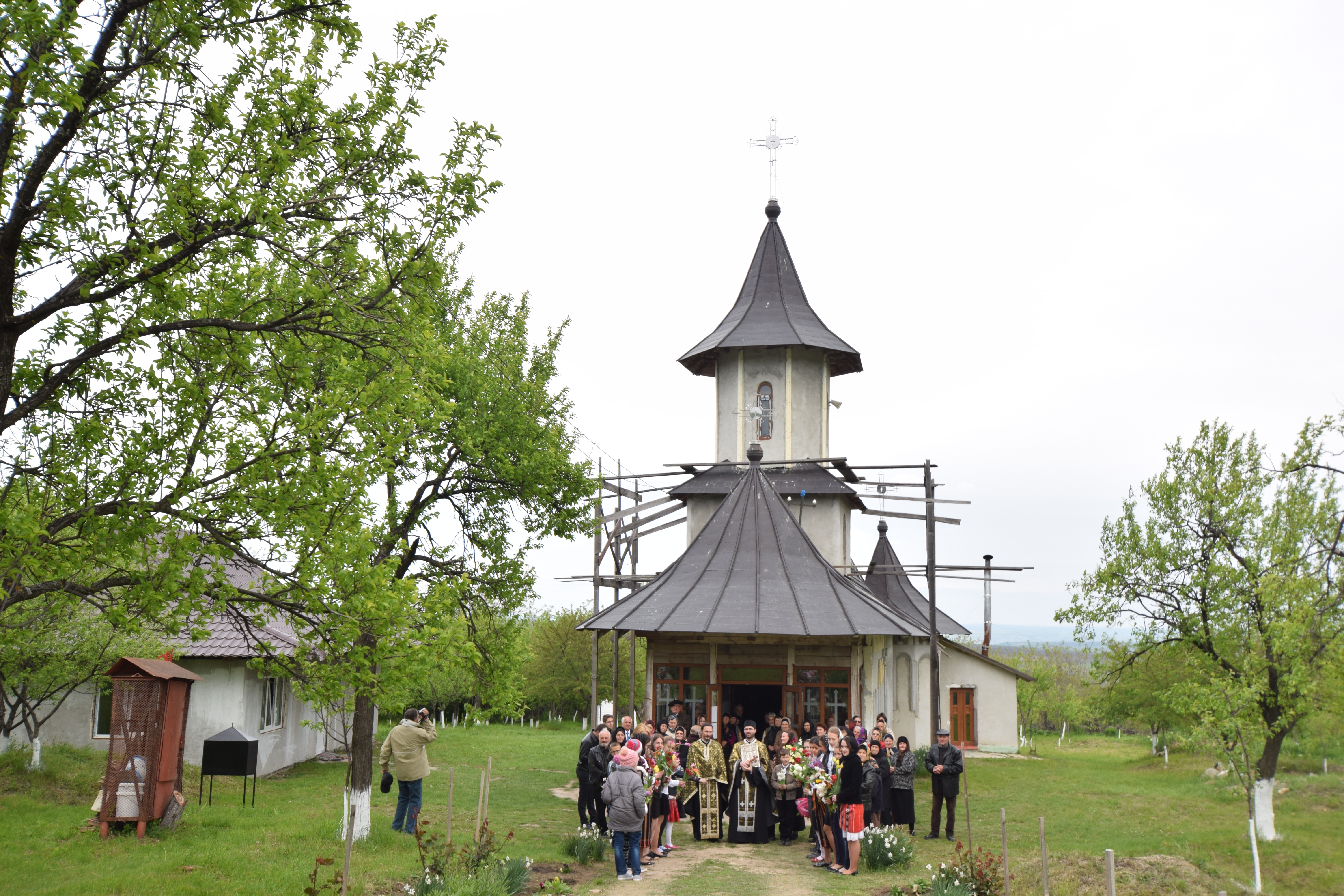 Denie arhierească la Parohia „Sfinţii Voievozi“ din Podolenii de Sus