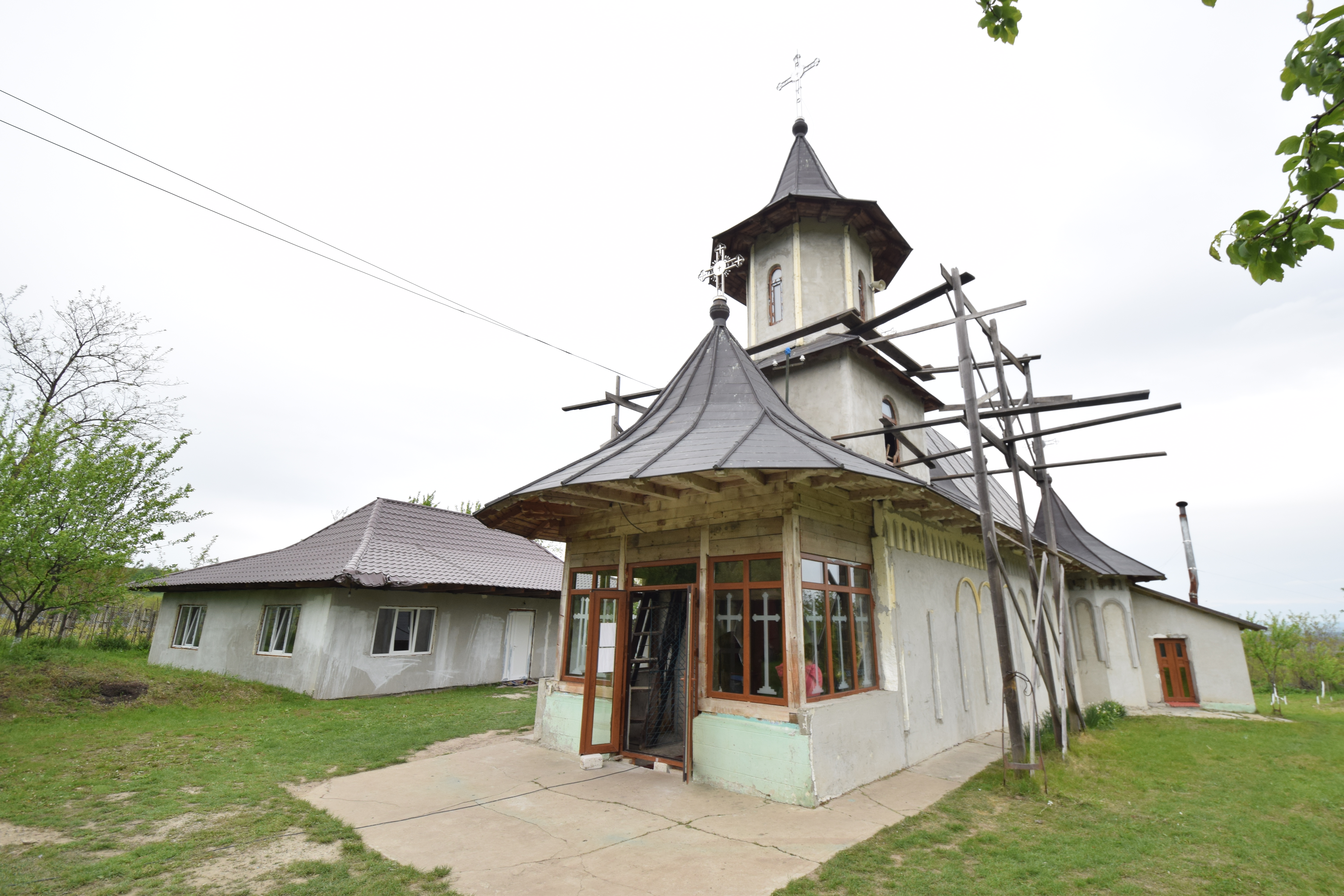 Denie arhierească la Parohia „Sfinţii Voievozi“ din Podolenii de Sus