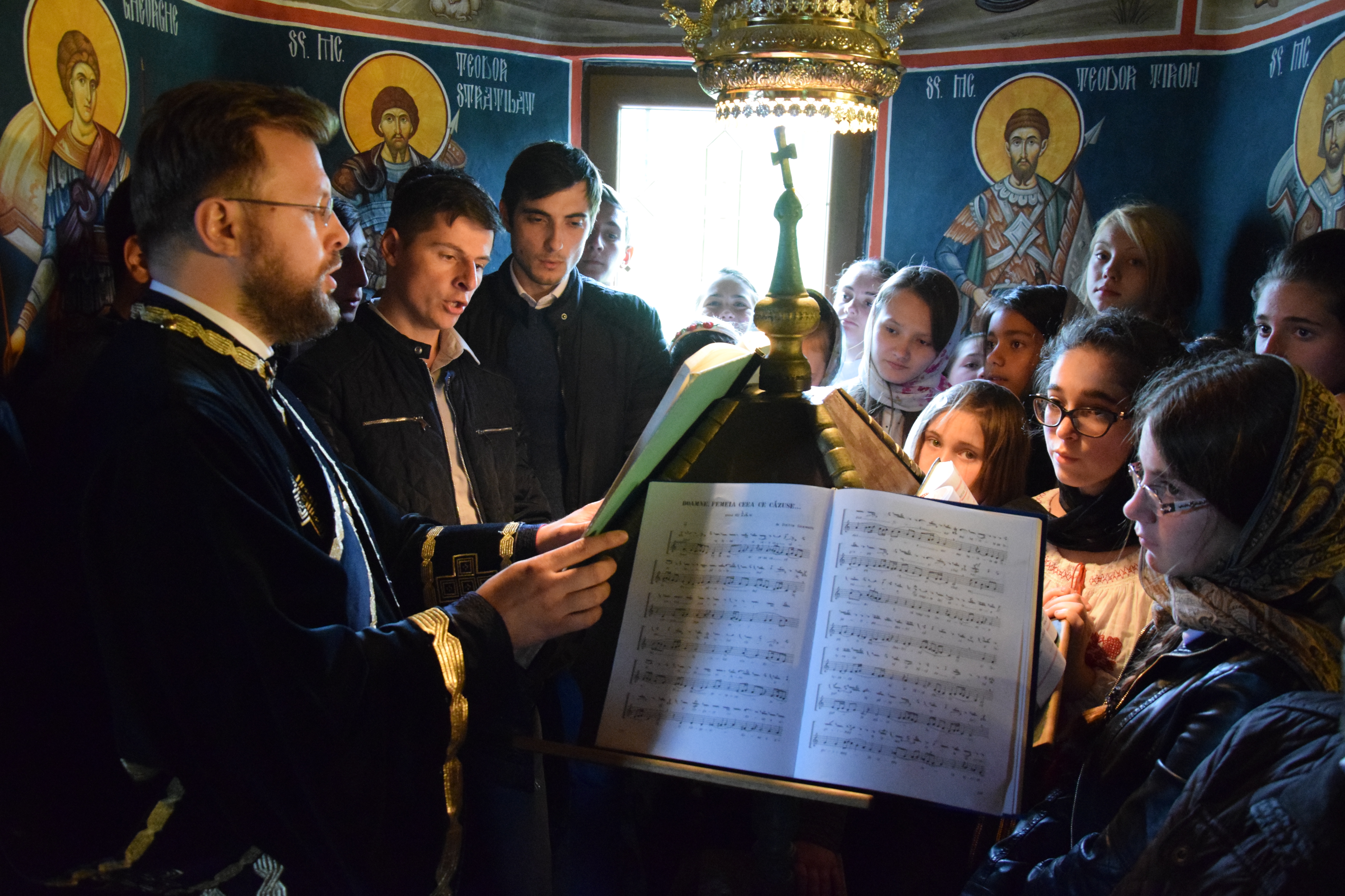 Denie arhierească la Parohia „Sfinţii Voievozi“ din Podolenii de Sus