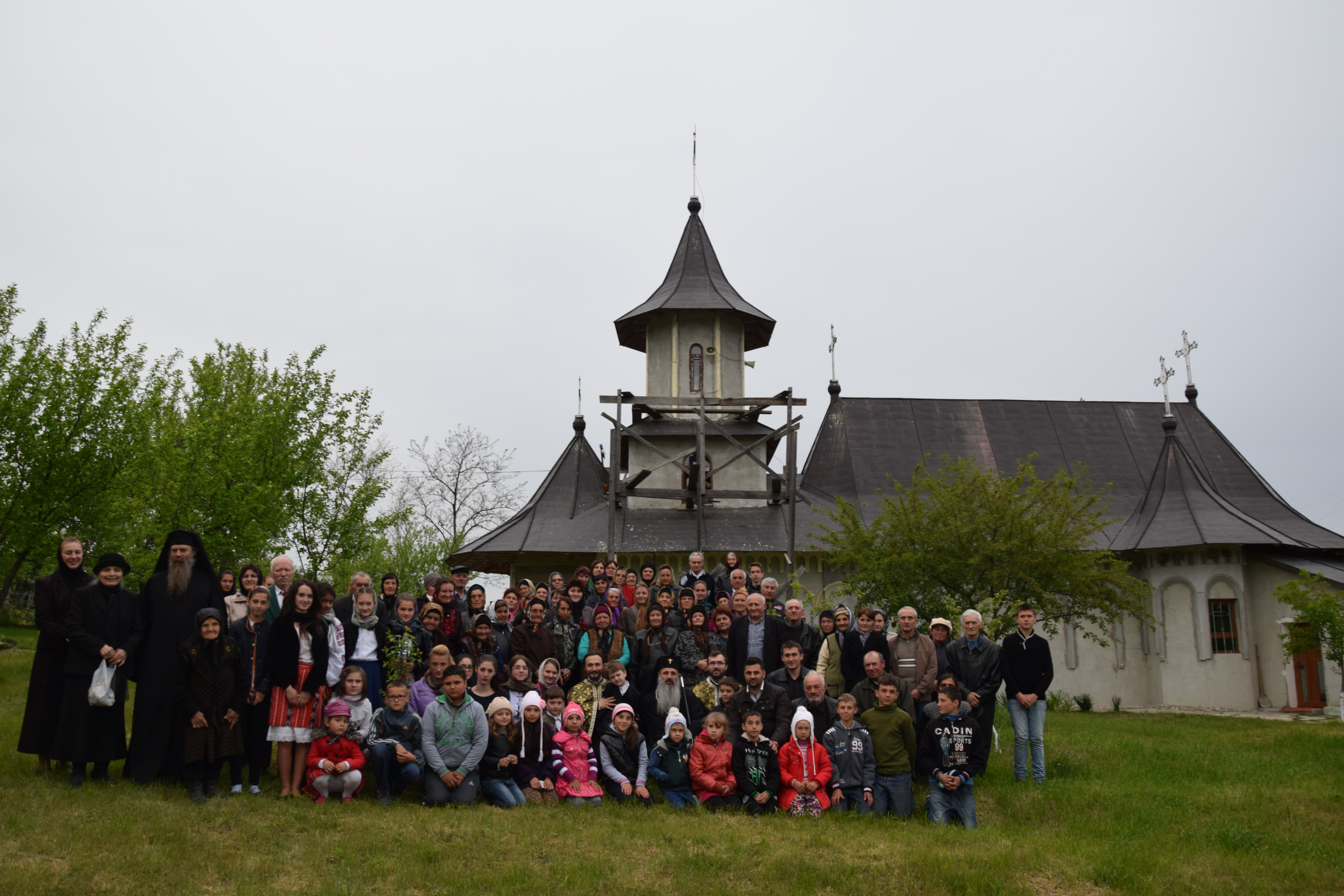 Denie arhierească la Parohia „Sfinţii Voievozi“ din Podolenii de Sus