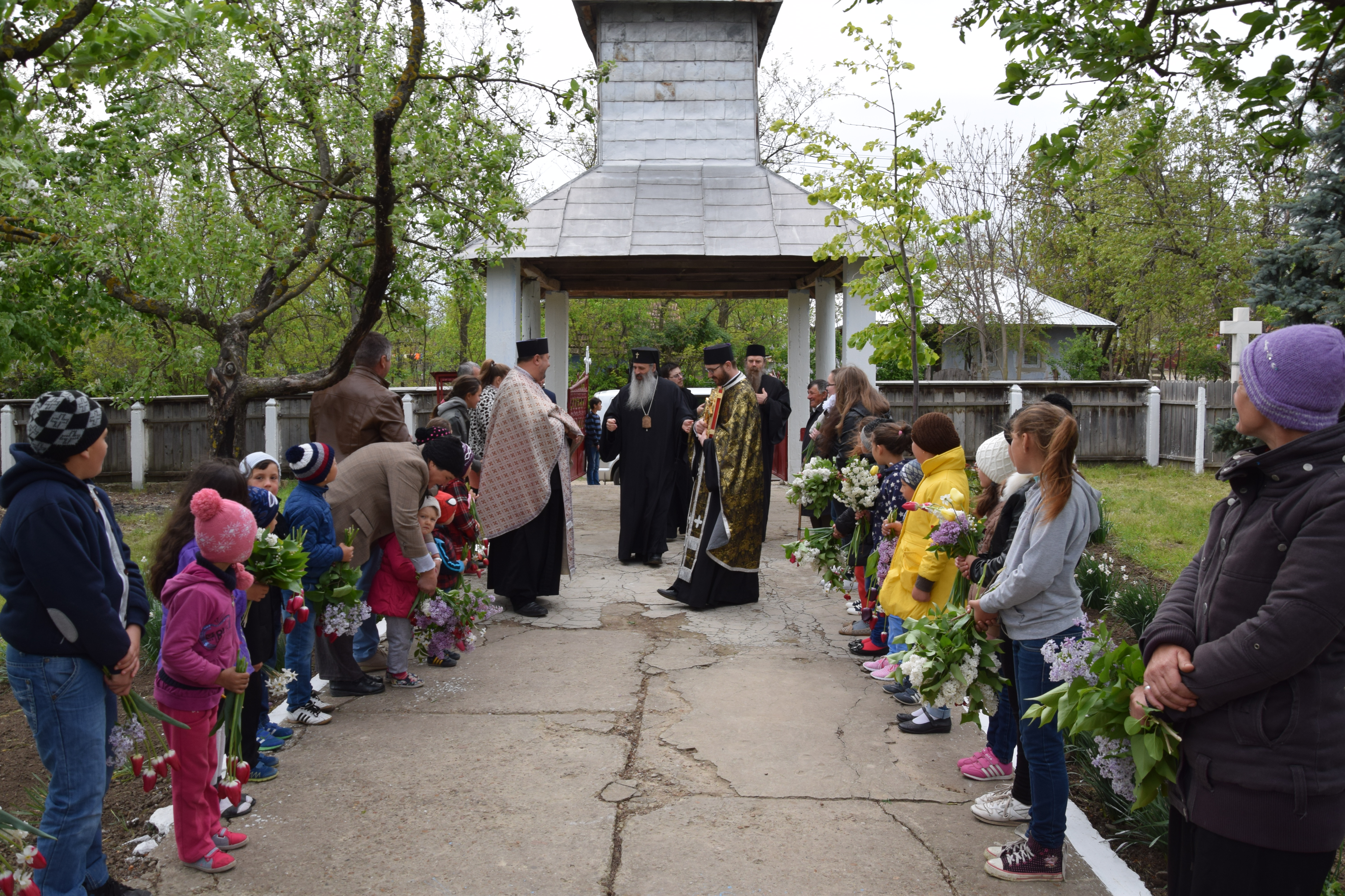 Denie arhierească la Parohia „Sfinţii Voievozi“ din Podolenii de Sus