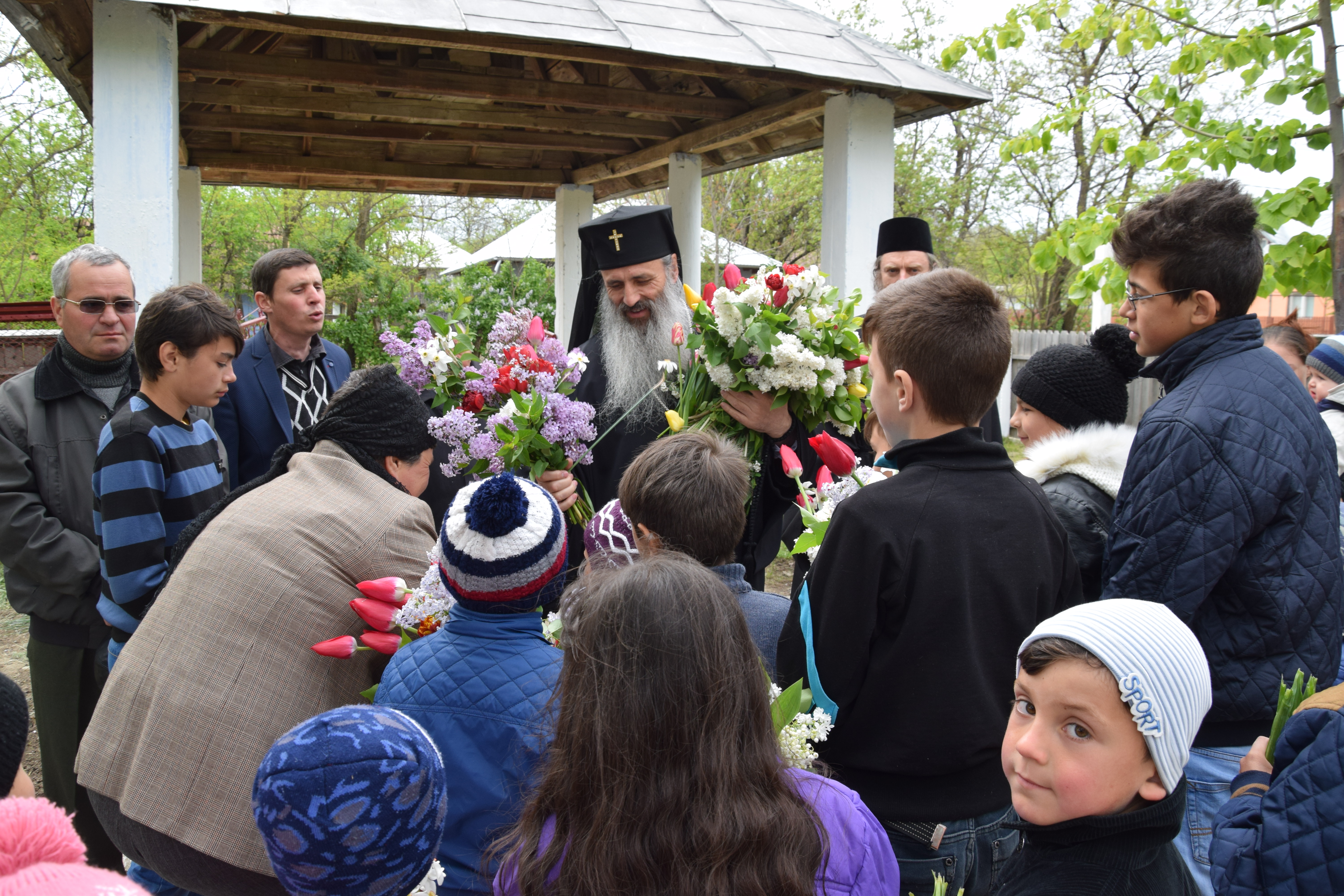 Denie arhierească la Parohia „Sfinţii Voievozi“ din Podolenii de Sus