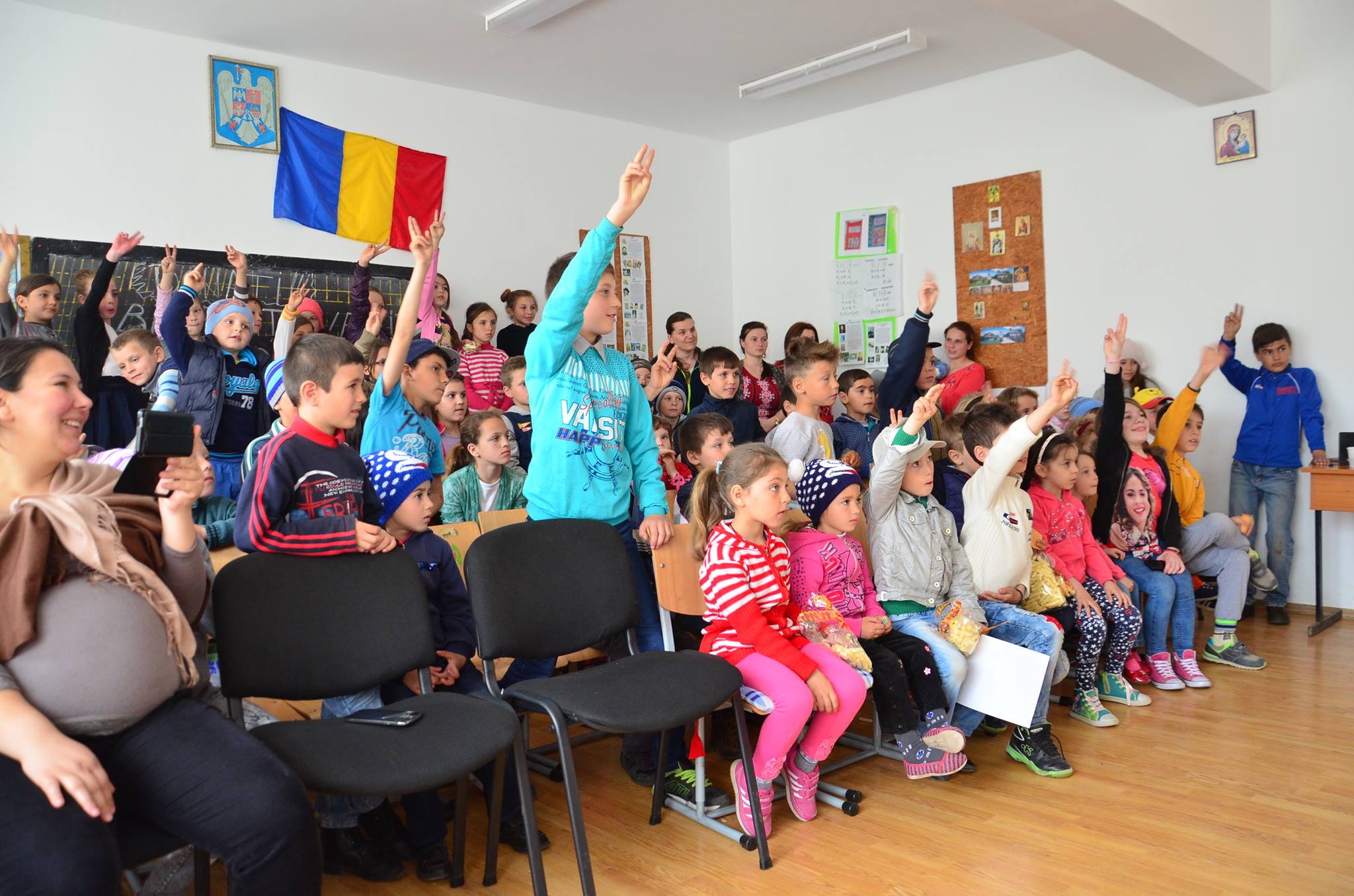 Piesa de teatru „Două lumi diferite”, la Todirești