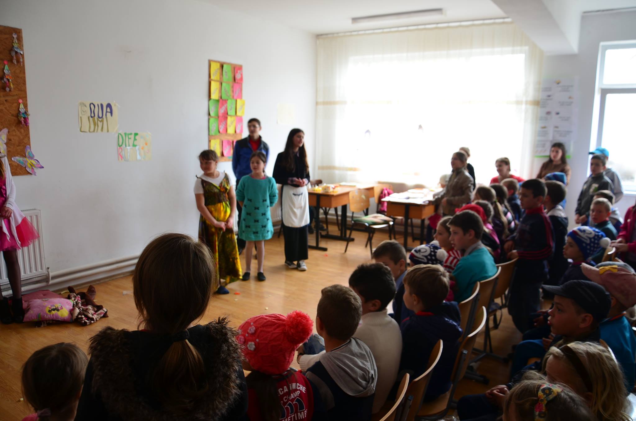 Piesa de teatru „Două lumi diferite”, la Todirești