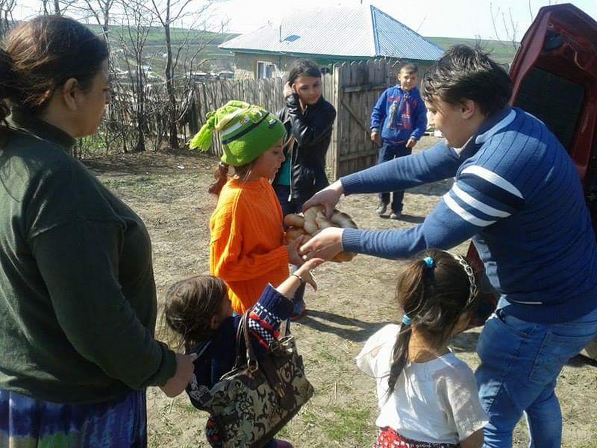 „Adoptă un copil de Paşti“, în judeţul Iaşi