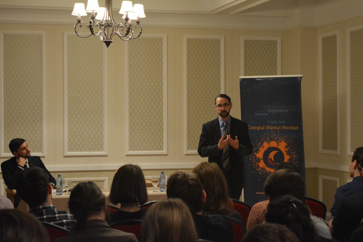 15' - „Aspecte etice la începutul vieții. Repere pentru familia creștină”