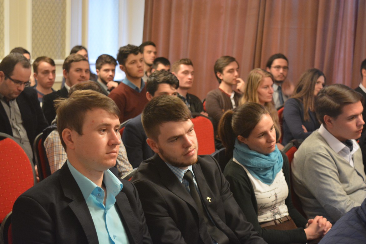 15' - „Aspecte etice la începutul vieții. Repere pentru familia creștină”