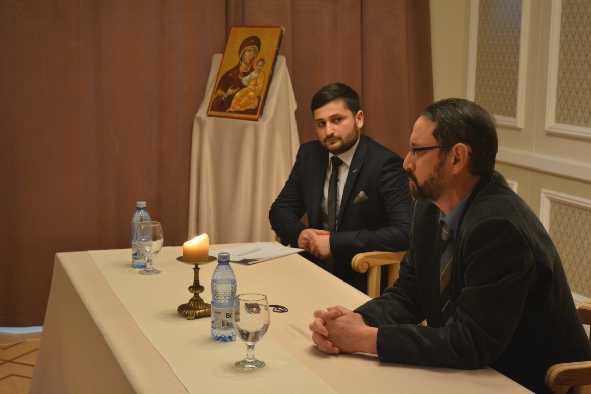 15' - „Aspecte etice la începutul vieții. Repere pentru familia creștină”