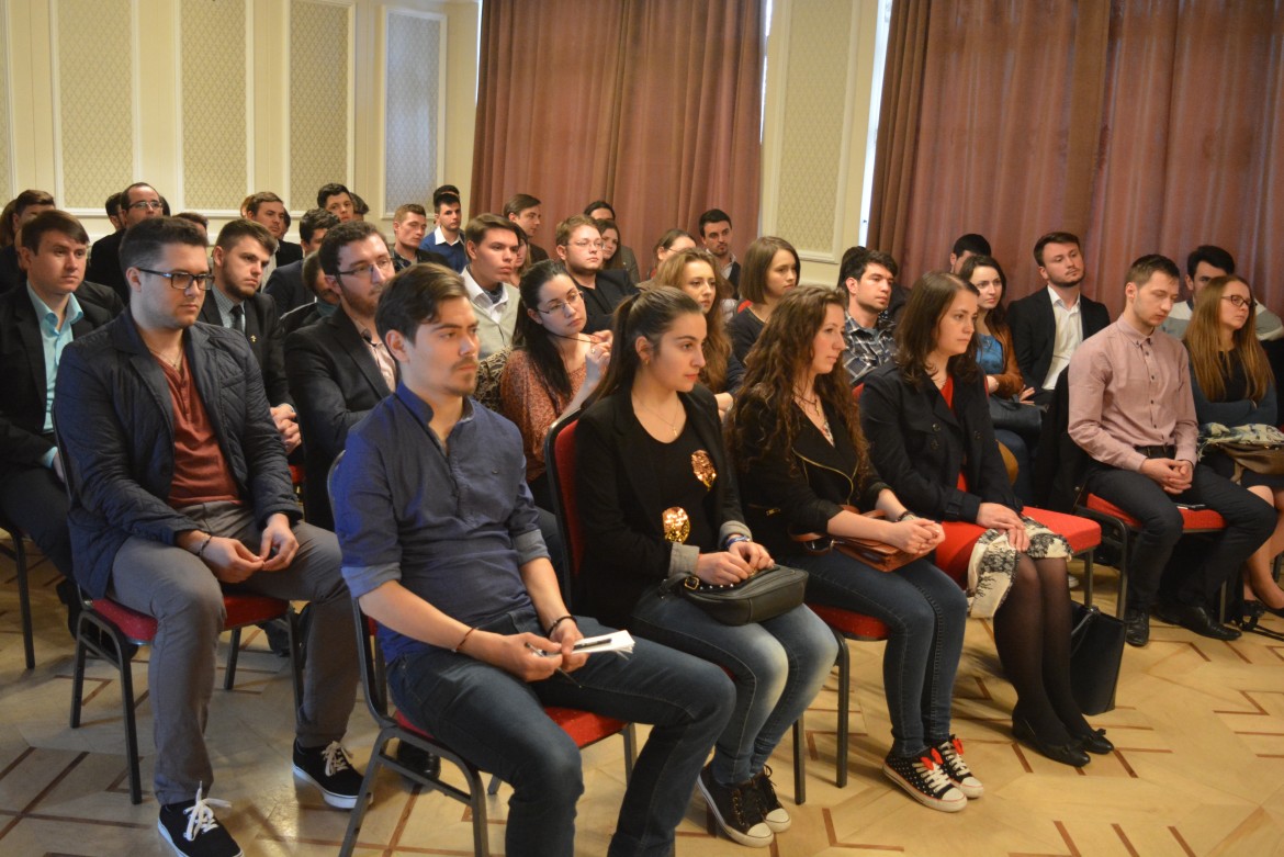 15' - „Aspecte etice la începutul vieții. Repere pentru familia creștină”